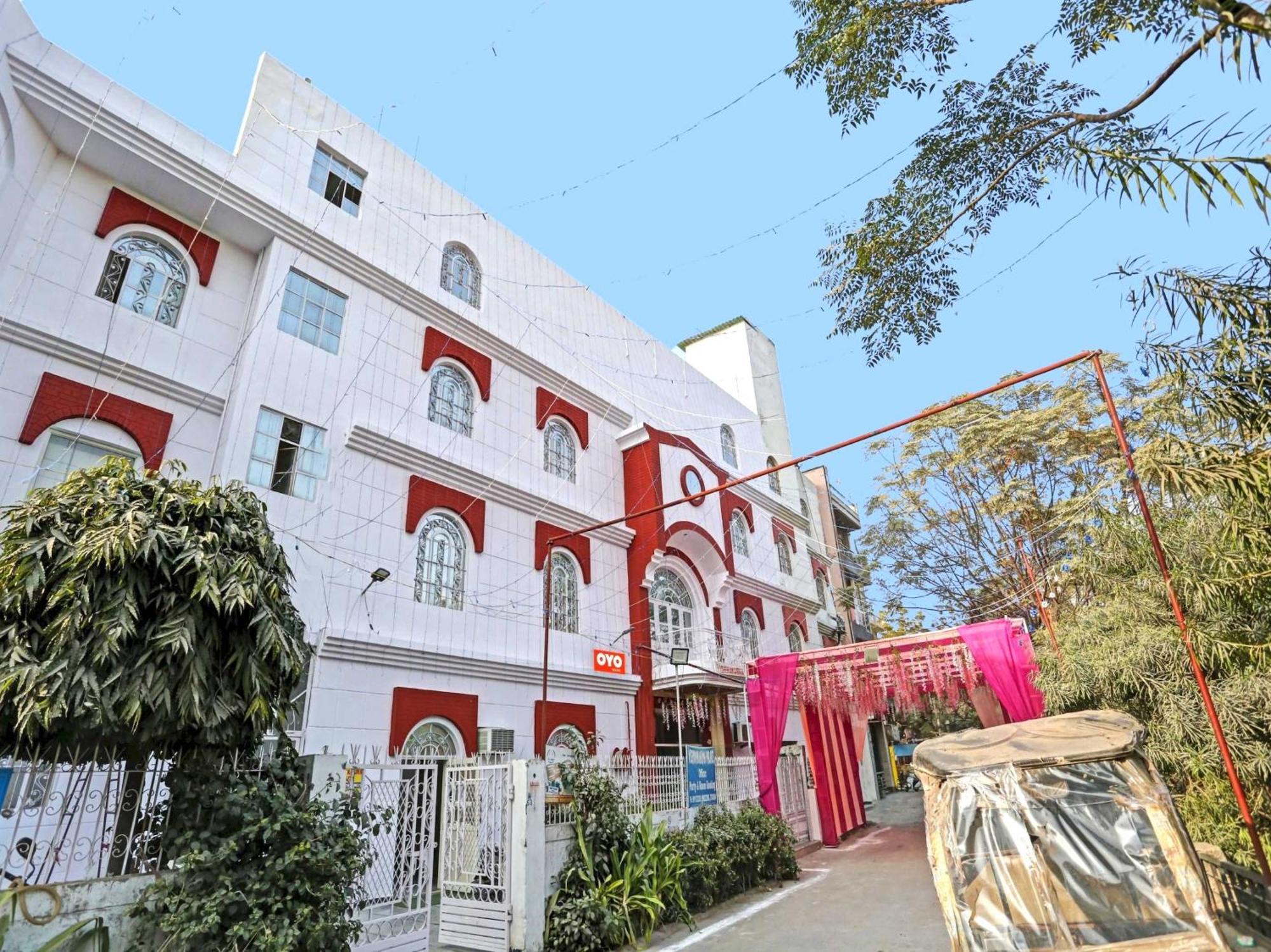 Hotel O Raas Near Near Laxmi Nagar Metro Station 4*