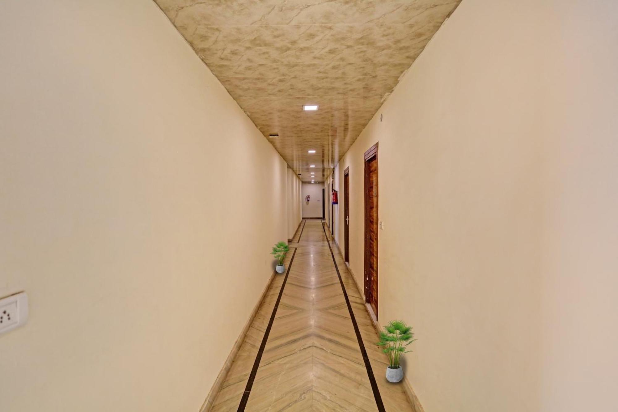 O Raas Near Near Laxmi Nagar Metro Station 4*