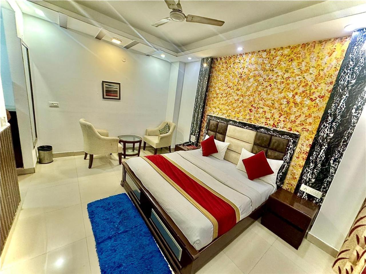 Vista Inn, Karol Bagh, New - Near Metro Hotel