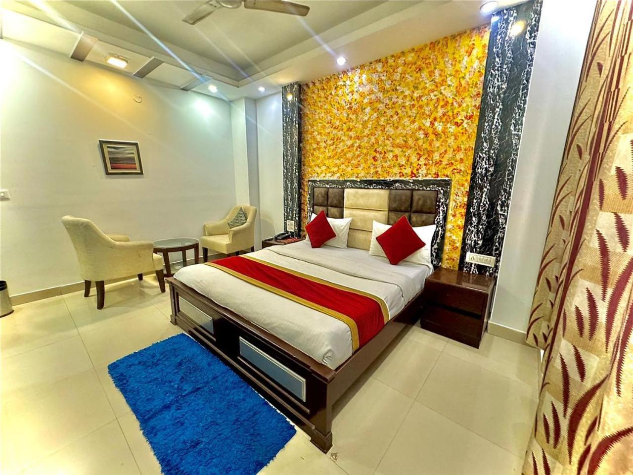 Hotel Vista Inn, Karol Bagh, New - Near Metro