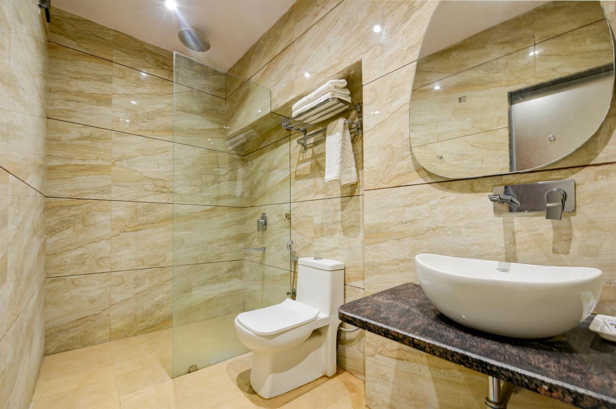 Pearl Plaza Near Railway Station 4*