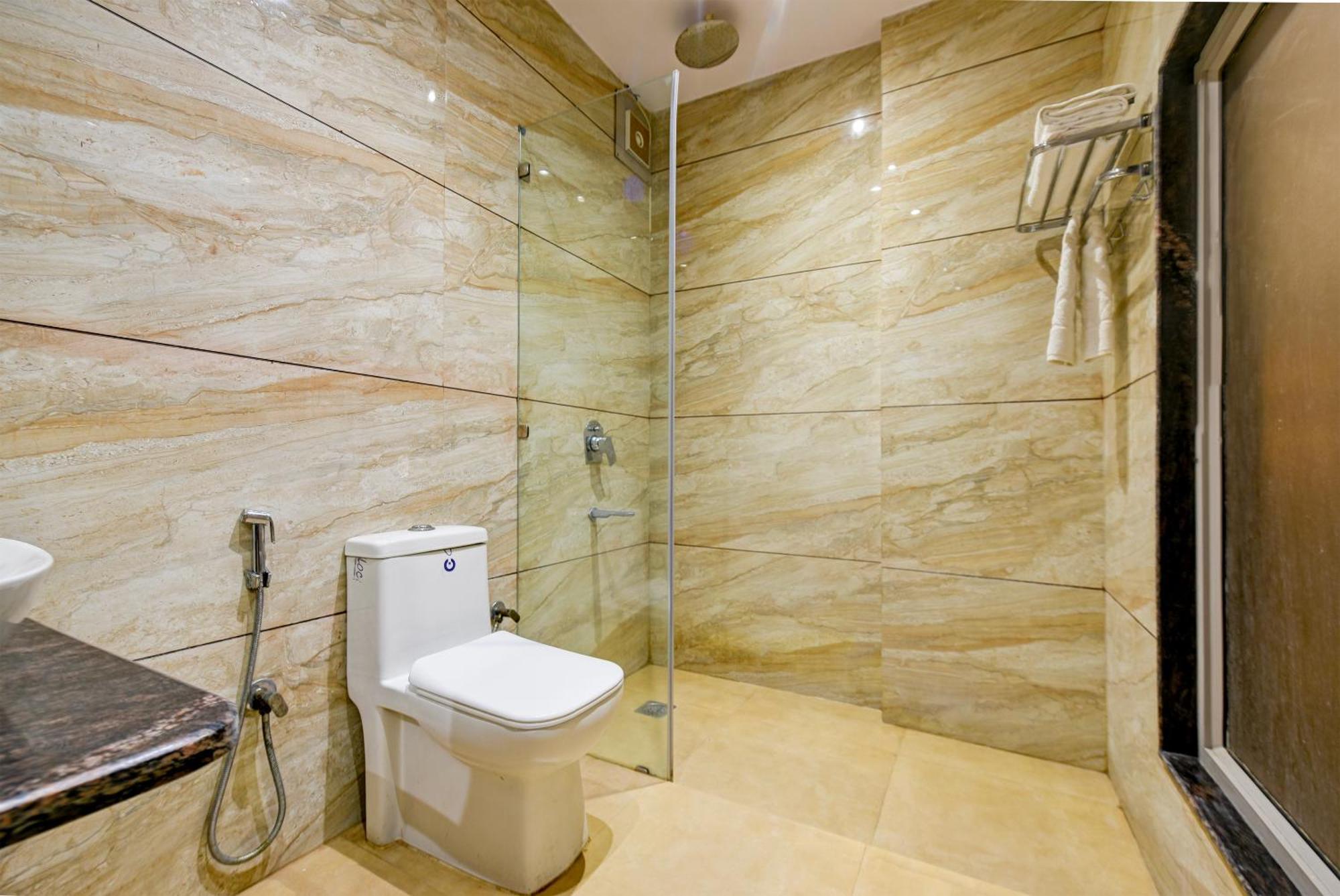 Pearl Plaza Near Railway Station 4*