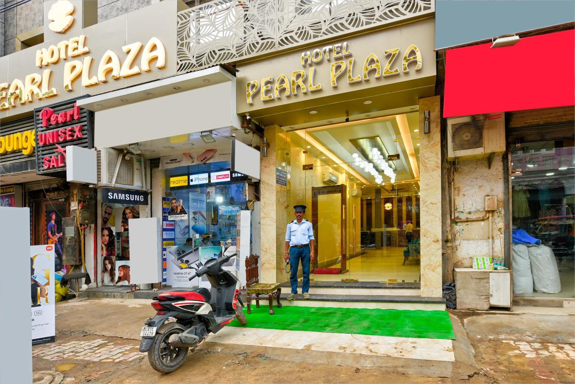 Hotel Pearl Plaza Near Railway Station 4*