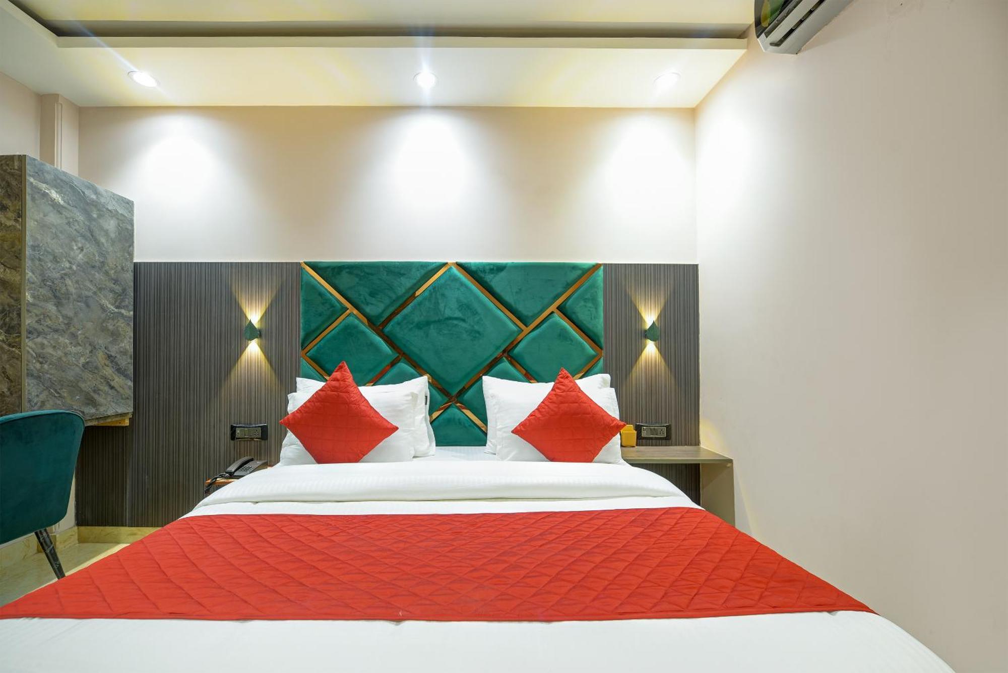 Pearl Plaza Near Railway Station Hotel