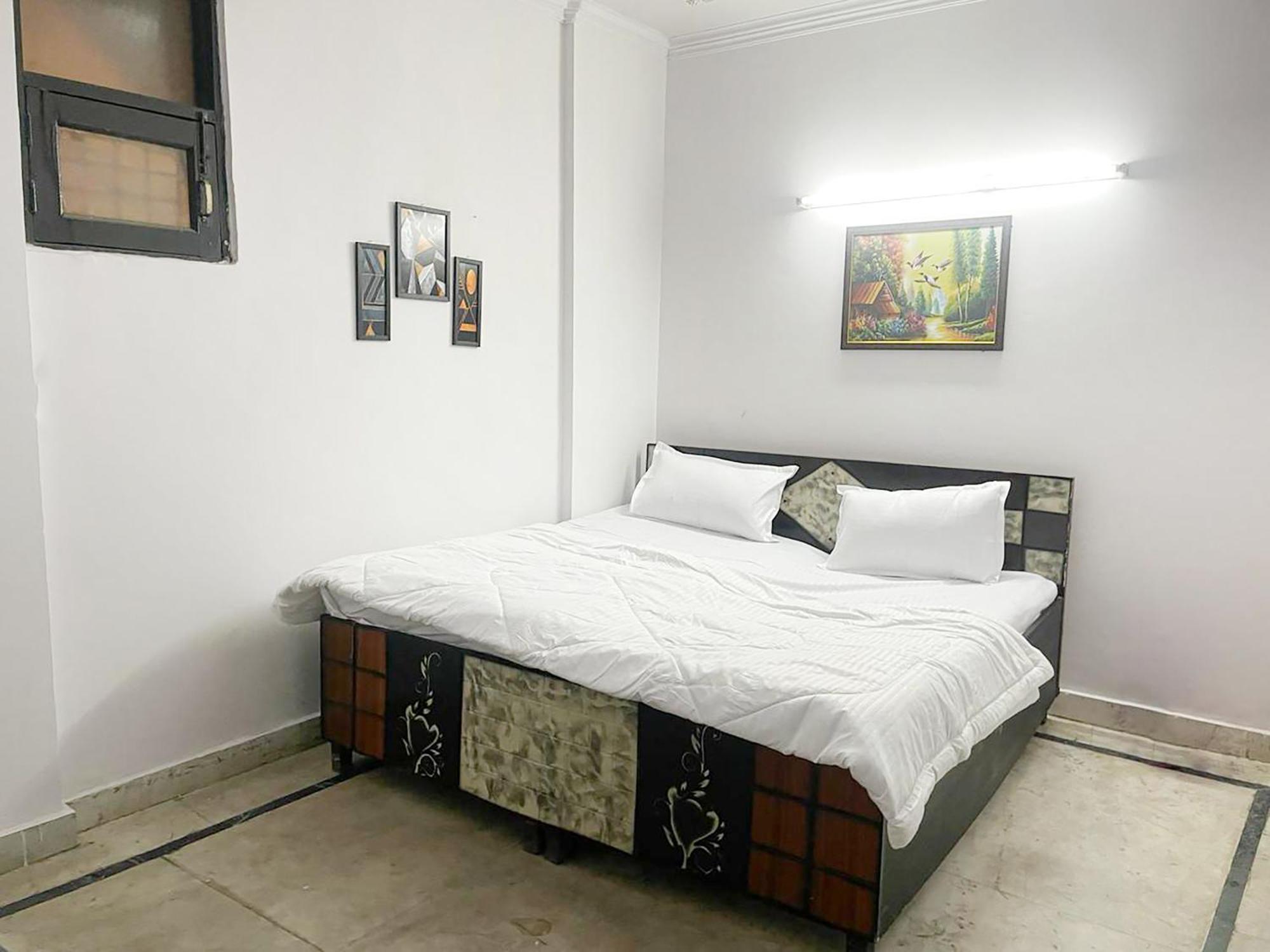 Hotel Aura Inn- Malviya Nagar