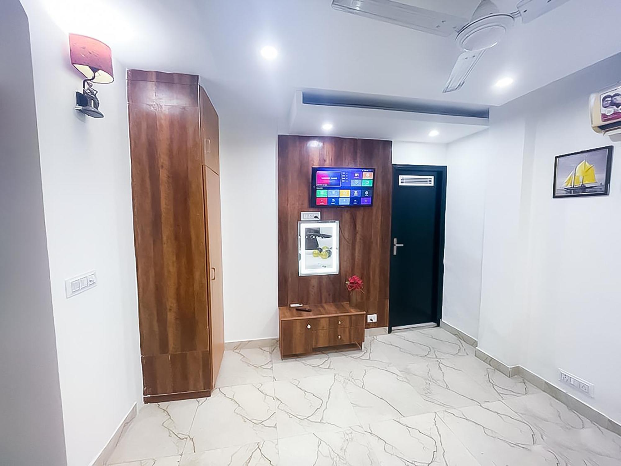 Acomodação com café da manhã  T 49- Hauz Khas Village *