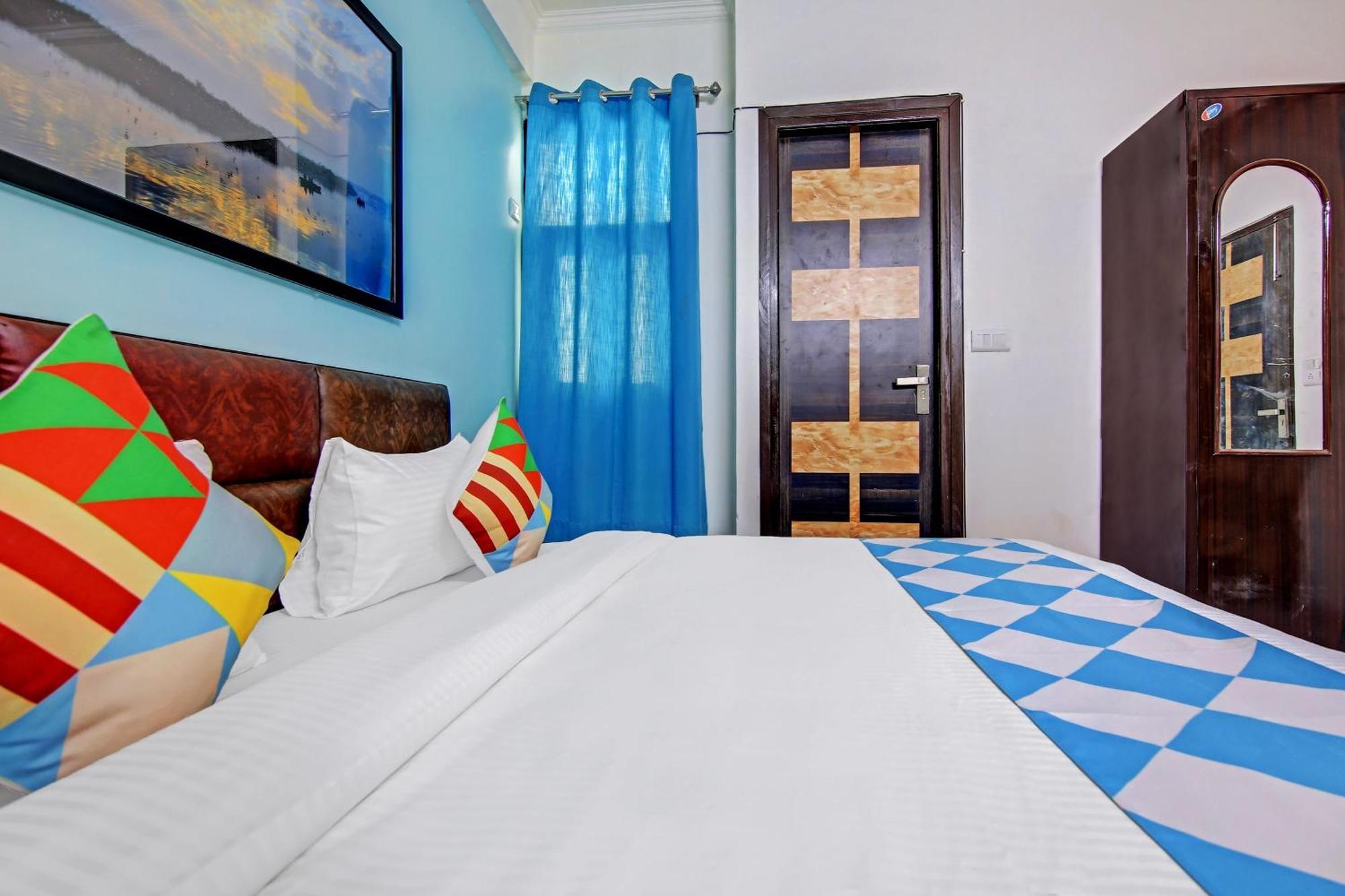 Town House Saket Residency Hotel