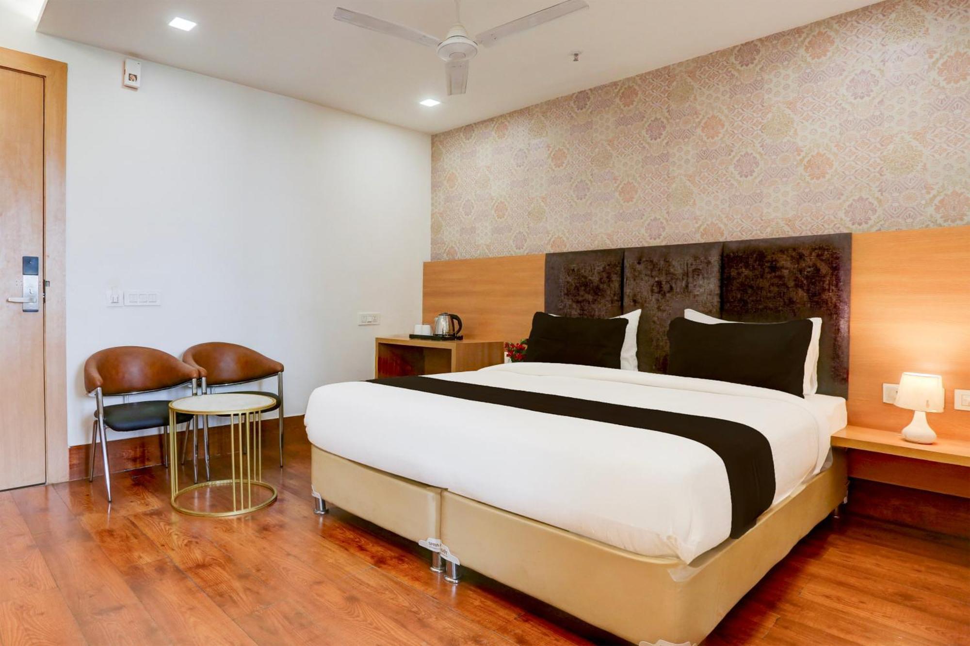 Hotel Palette - Calista Tower B New Delhi