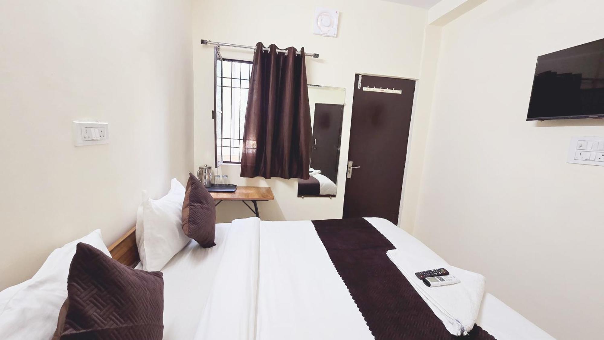 Hotel Satya Niketan D 4*