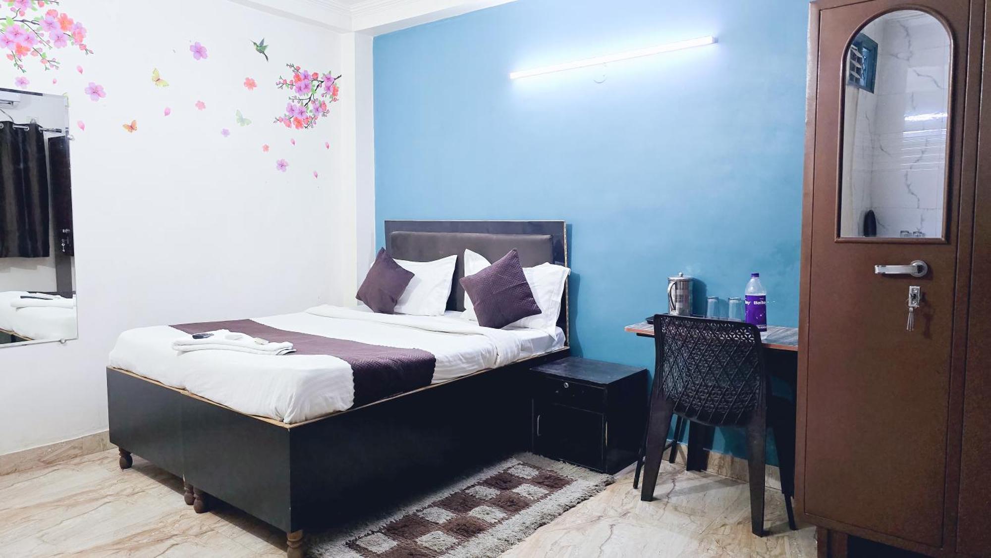 Satya Niketan D 4* New Delhi