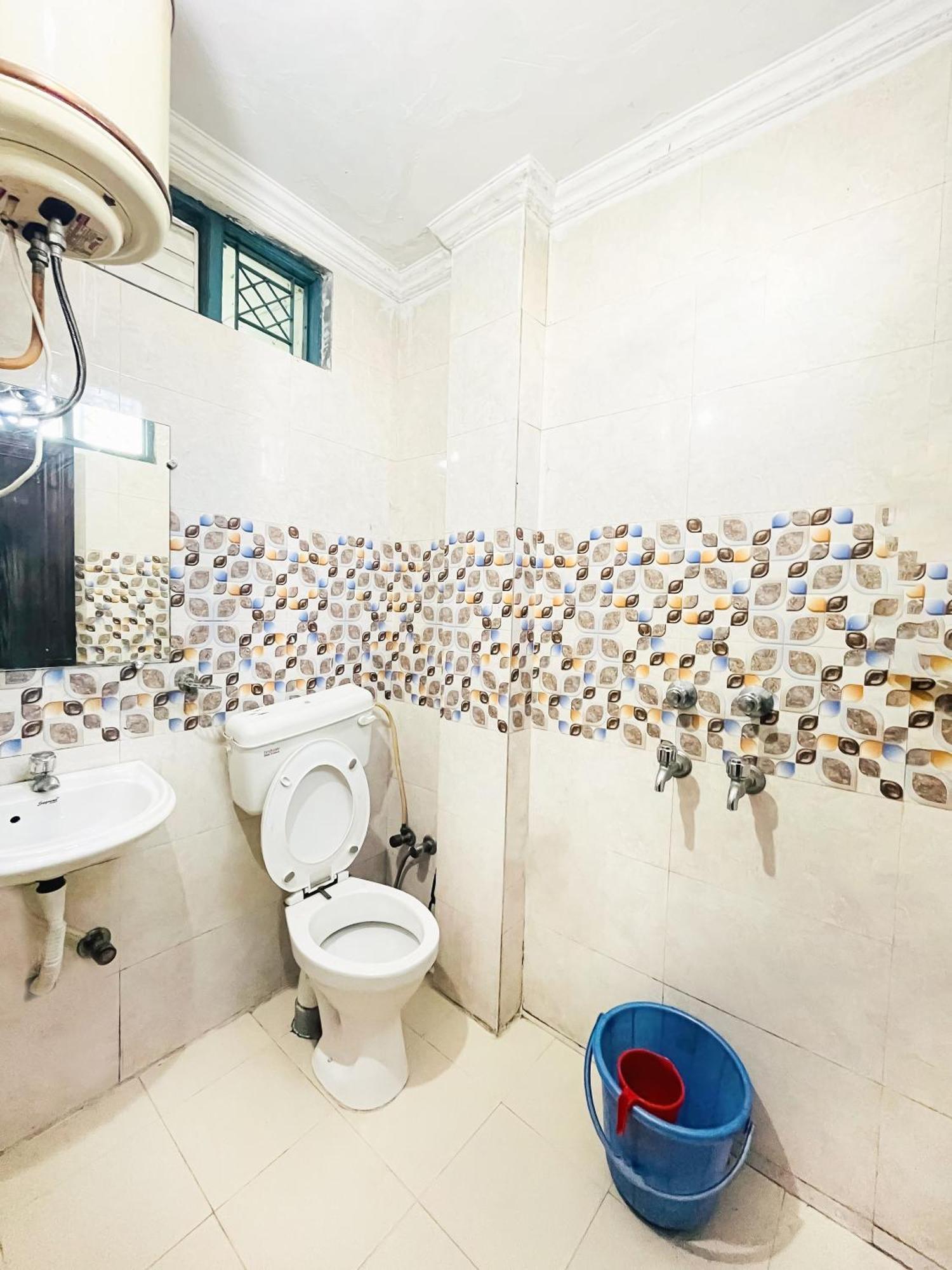 Satya Niketan D Hotel 4*