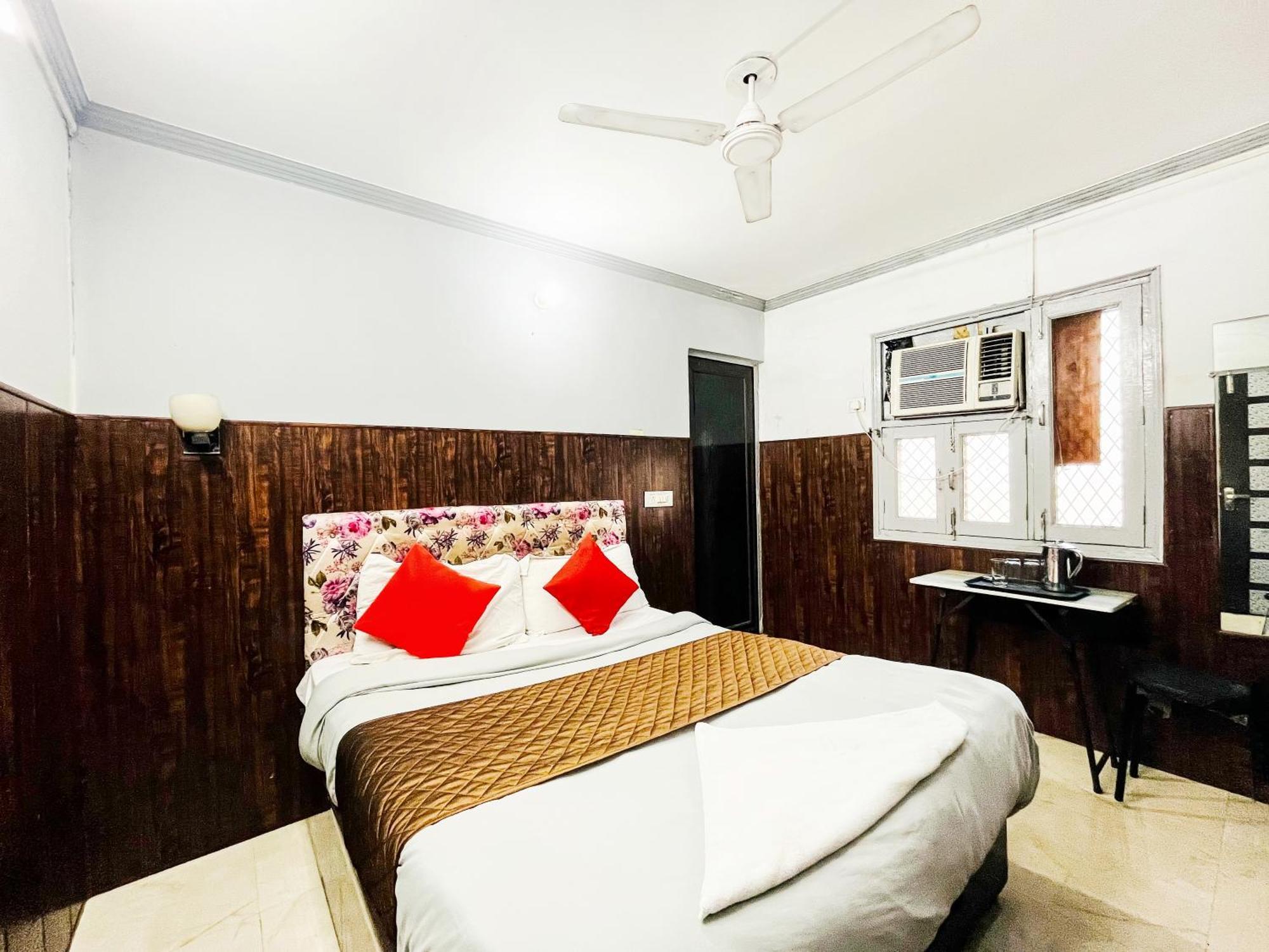 Satya Niketan D 4* New Delhi