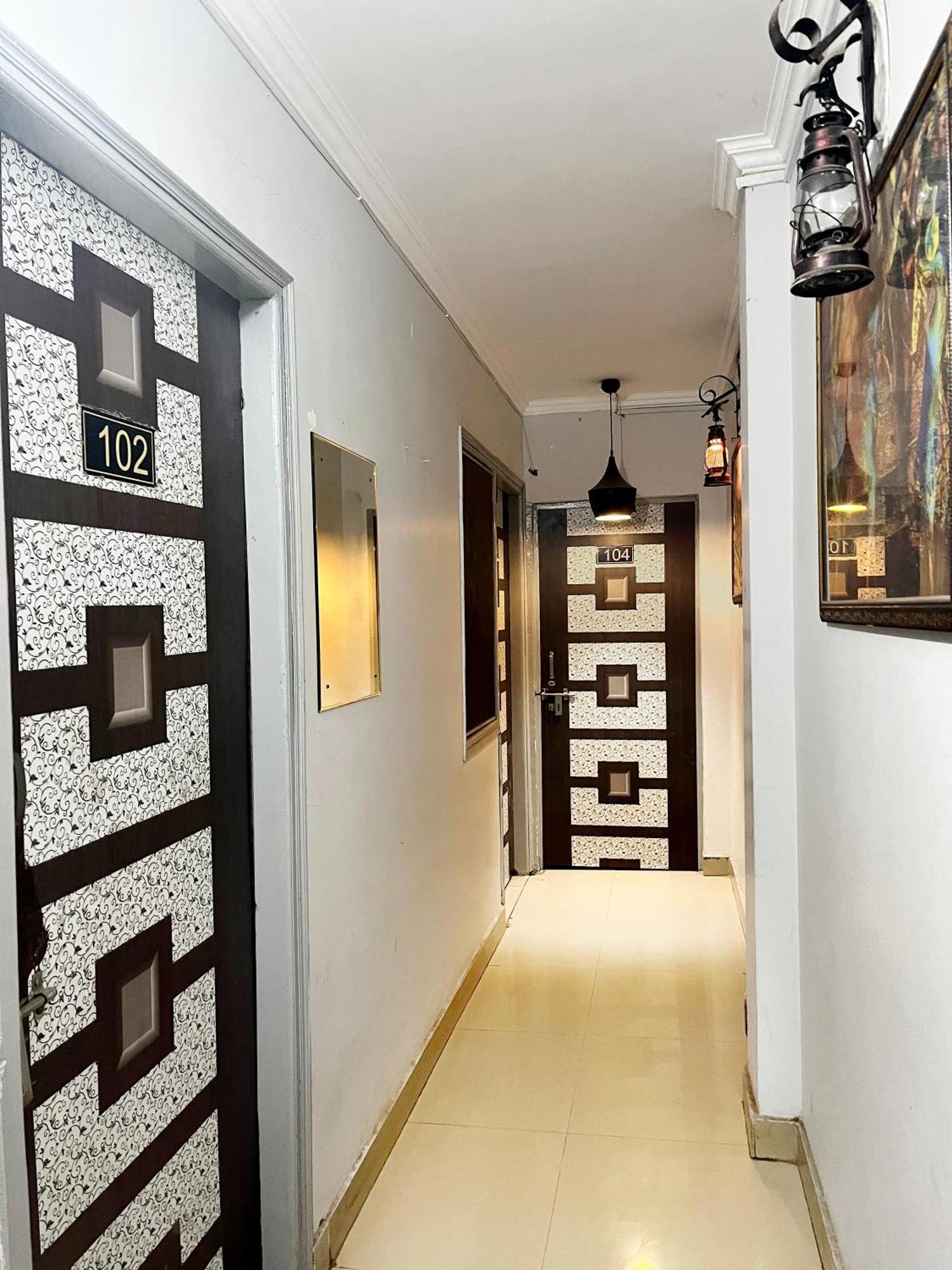 Hotel Satya Niketan D
