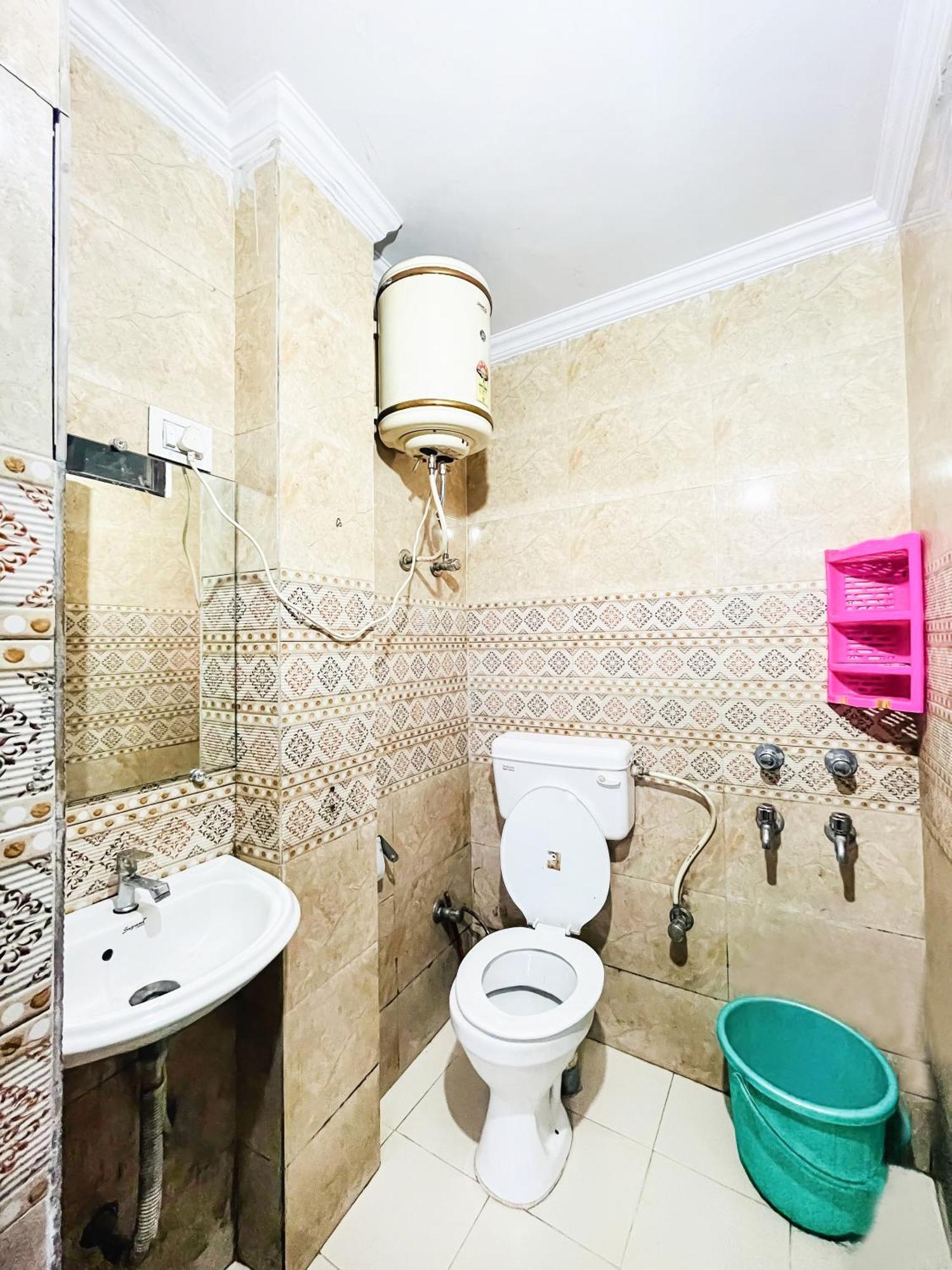 Satya Niketan D 4*