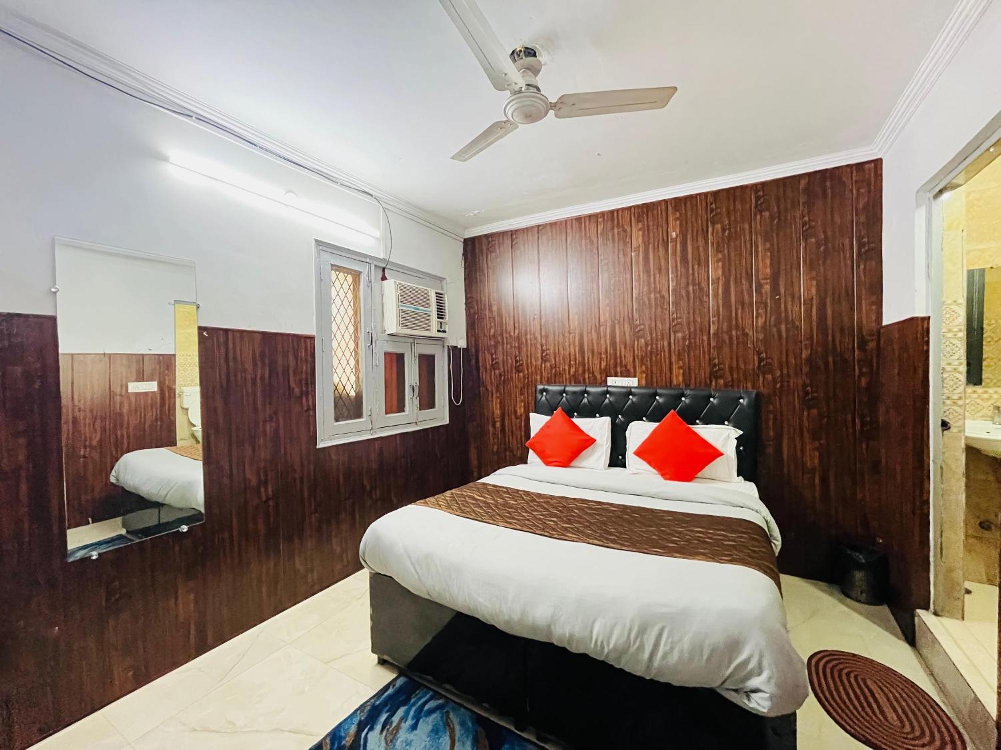 Satya Niketan D Hotel New Delhi