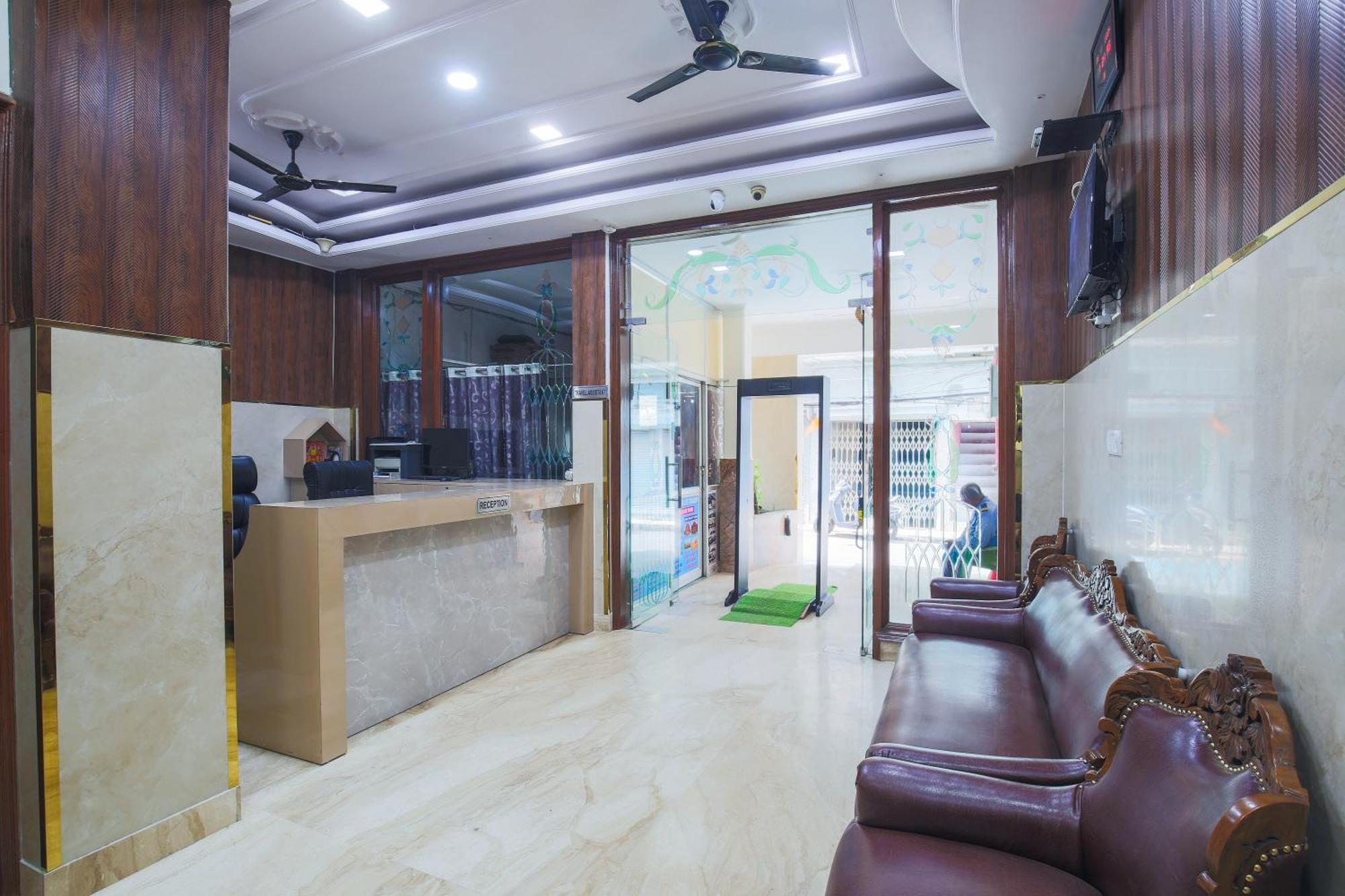 Sweet Dx I Nearby Railway Station Hotel 4*