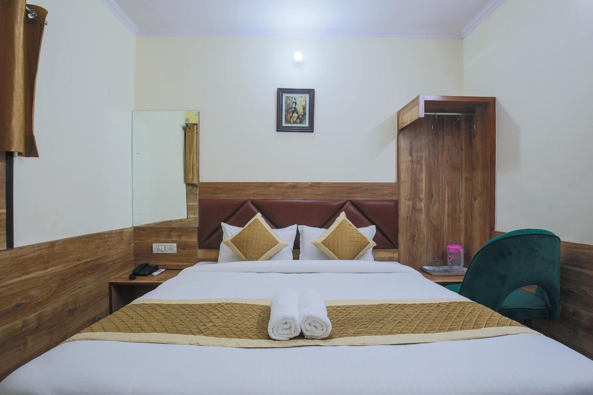 Sweet Dx I Nearby Railway Station Hotel 4*