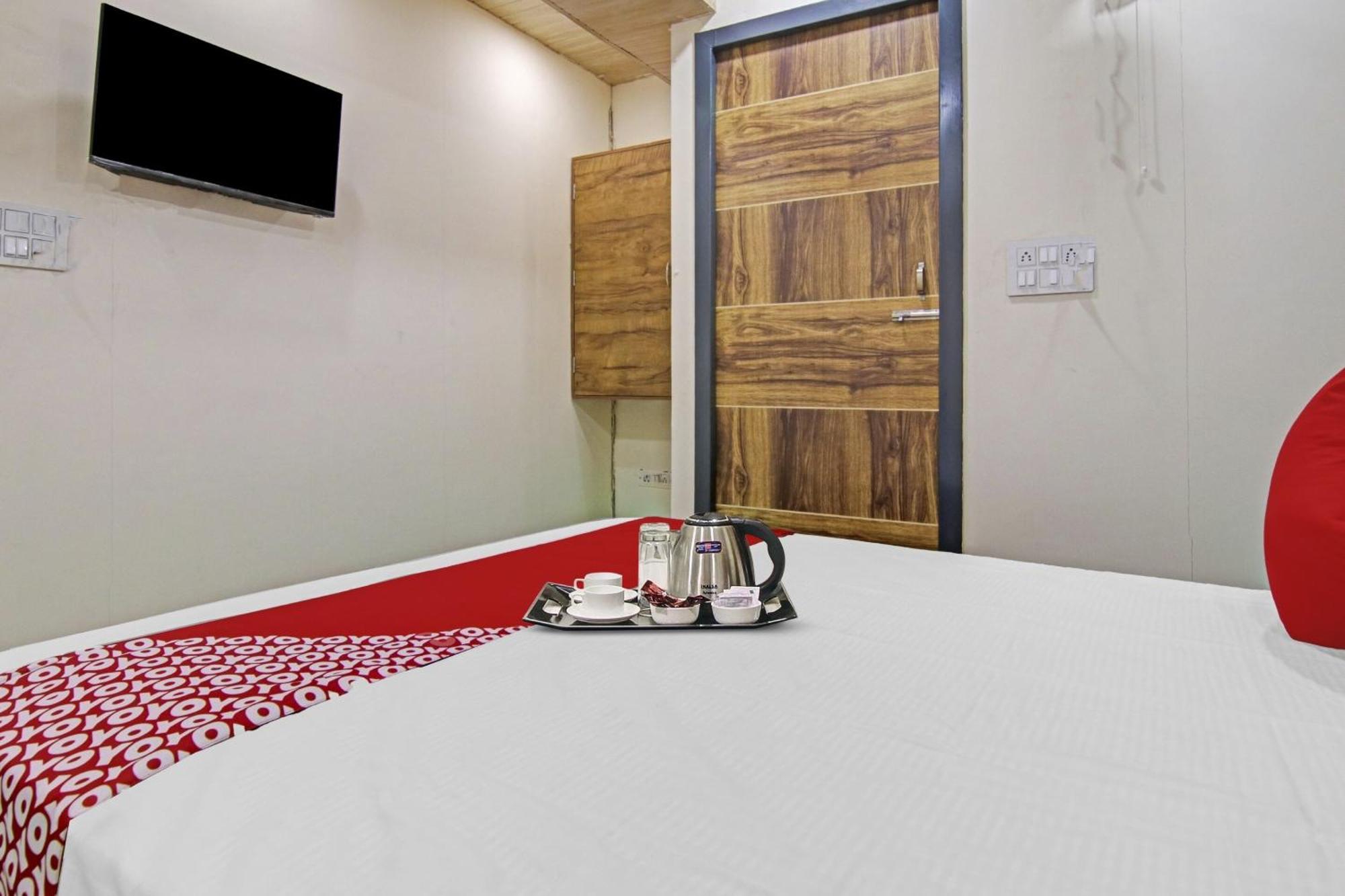 O Sr Residency Near Ccd 4* New Delhi