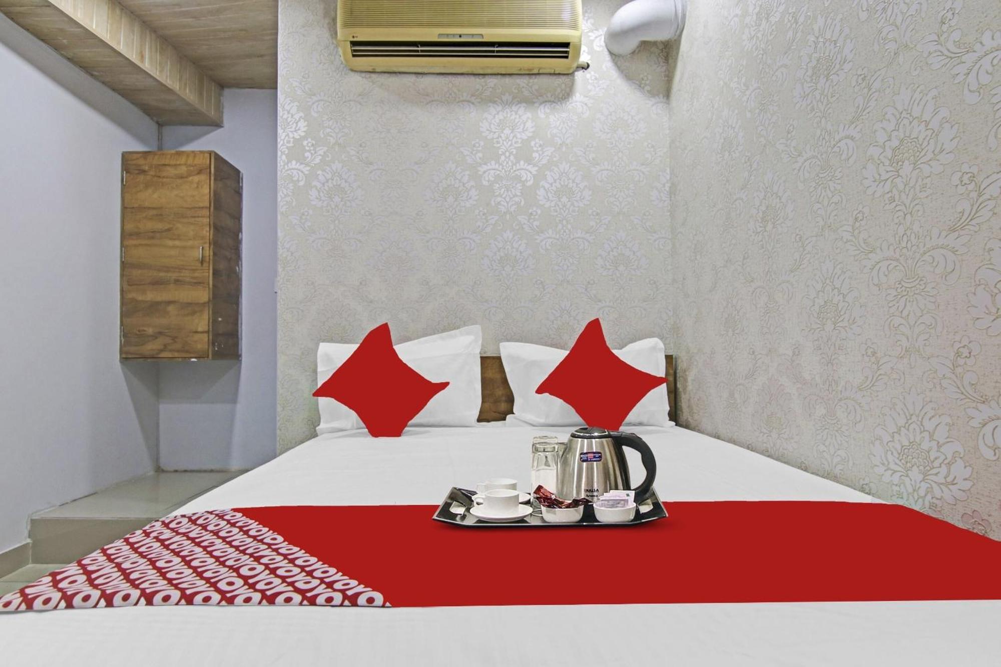 O Sr Residency Near Ccd Hotel 4*
