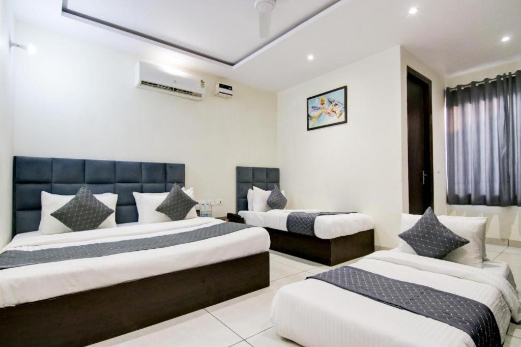 Hotel De Hocks Deluxe - Railway Station 4*