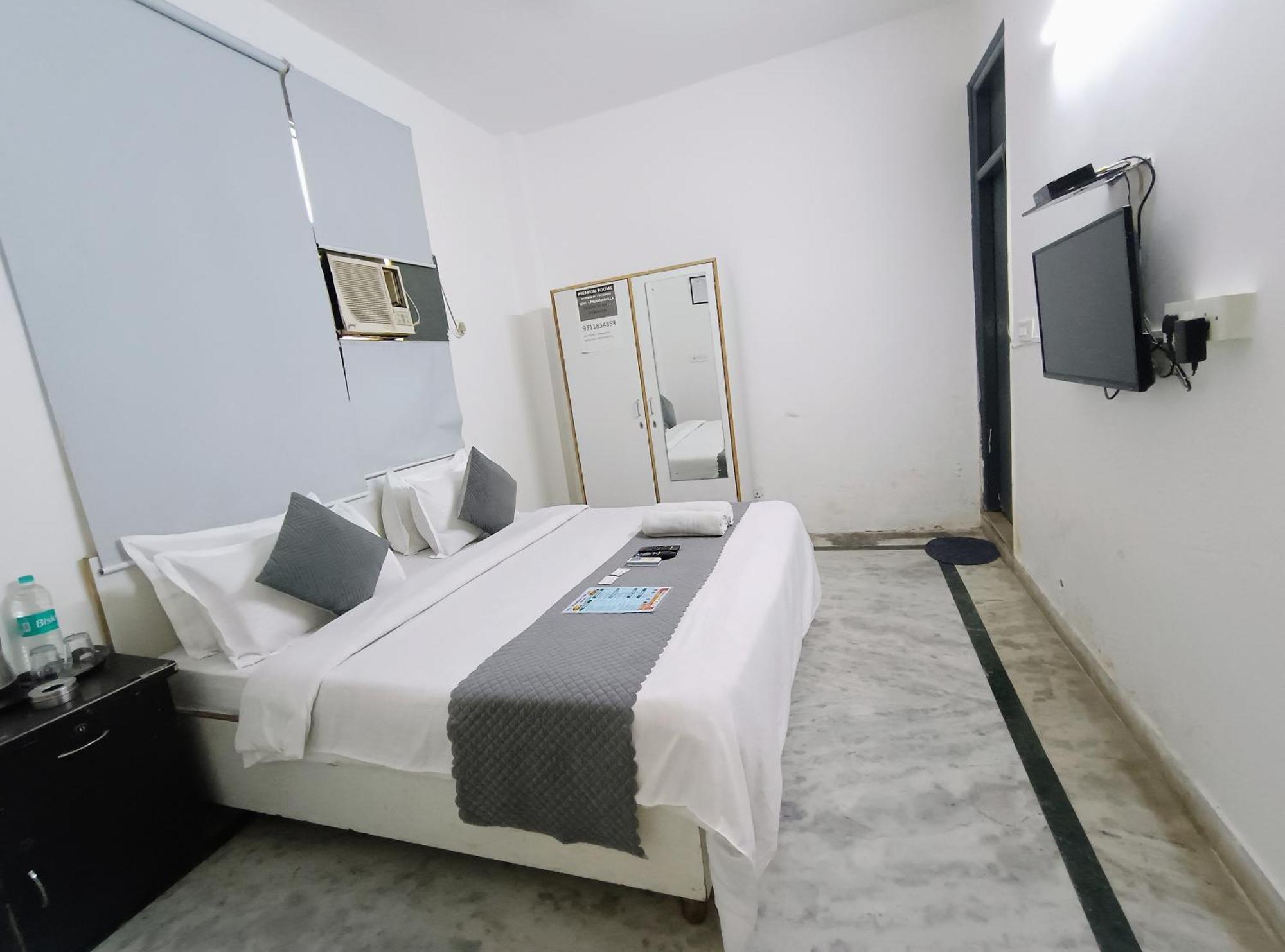 Hauz Khas View Hotel 3*