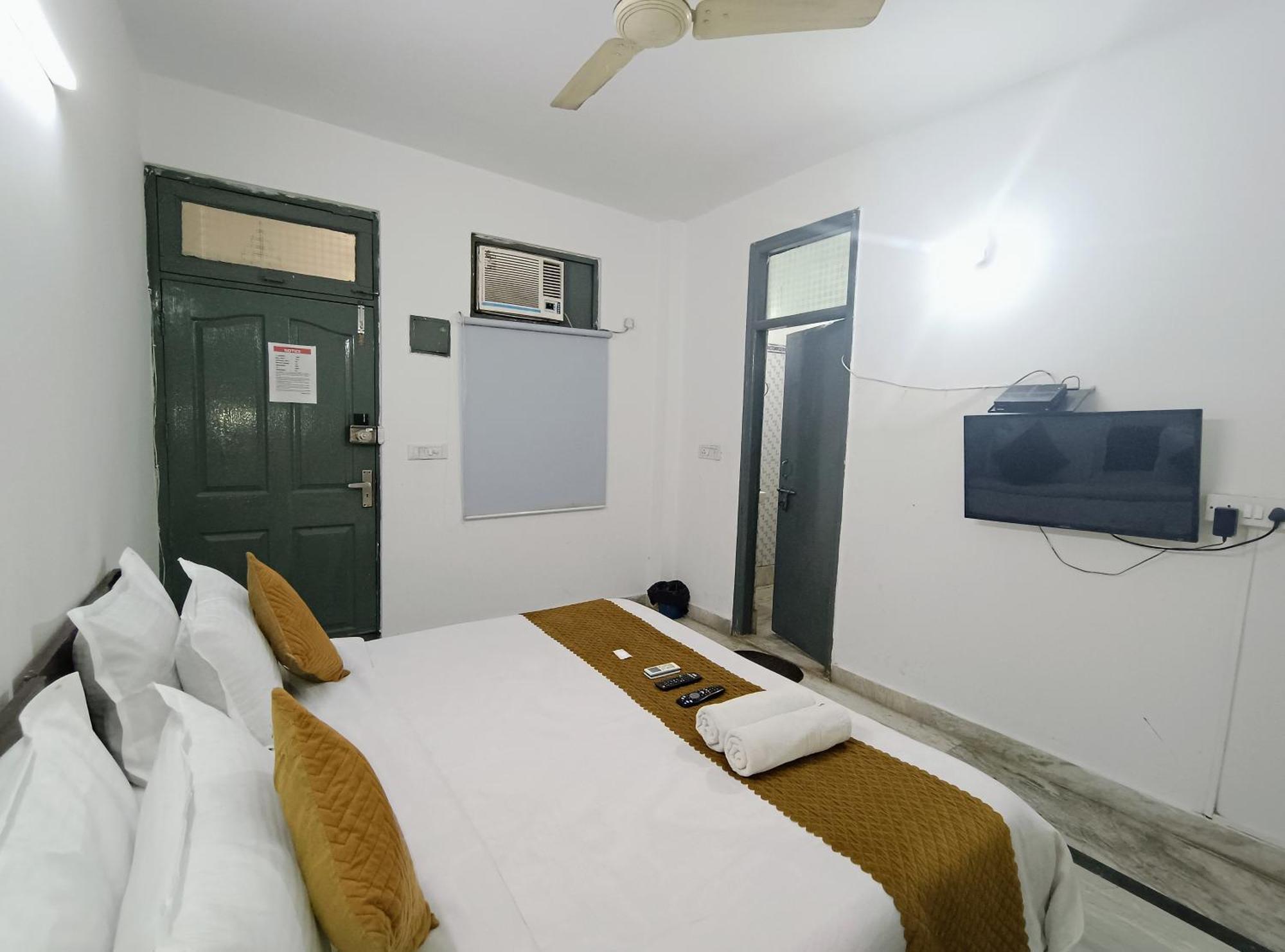 Hauz Khas View Hotel 3*