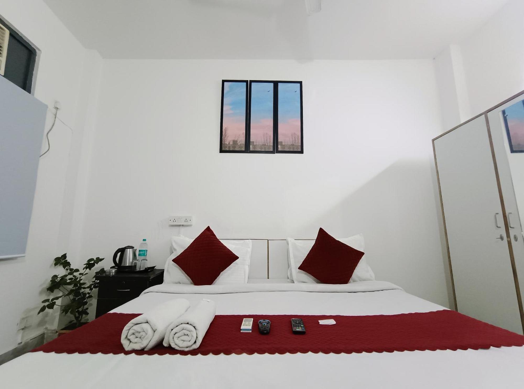 Hauz Khas View 3*