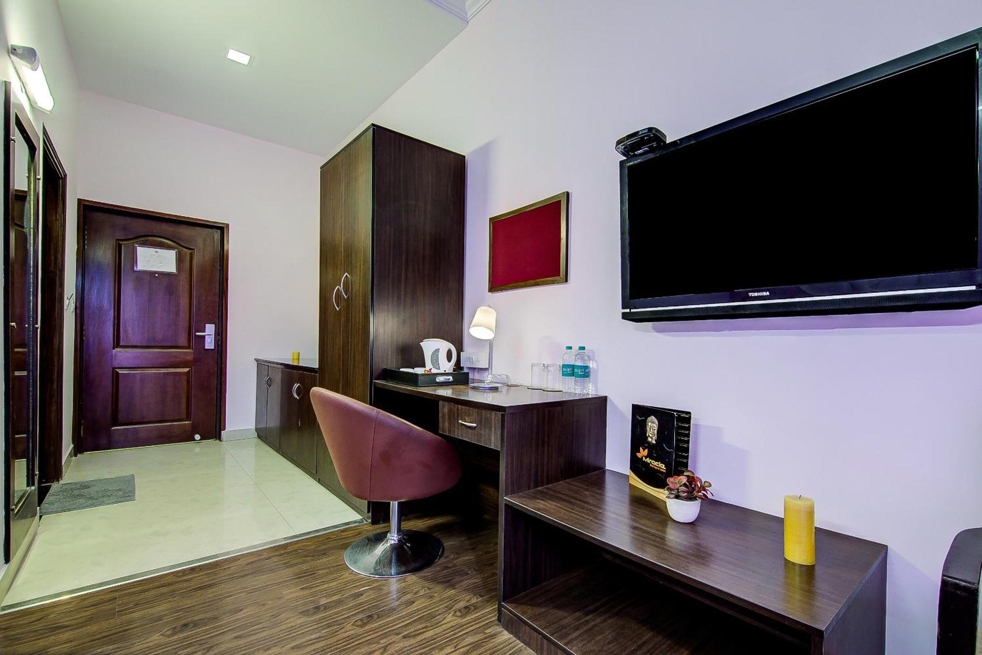 Rad Krone Delhi Near Igi Airport Hotel New Delhi