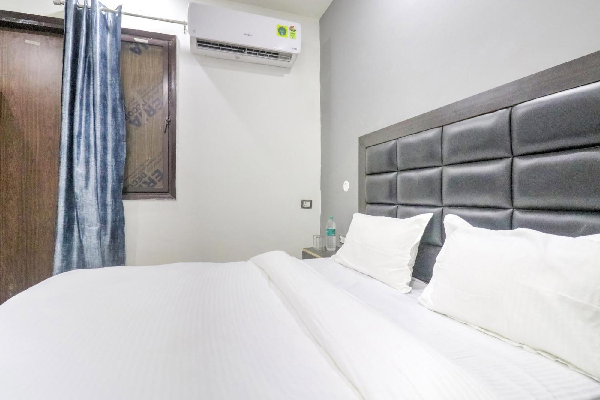 Hotel Collection O Mahavir Enclave Near Dashrath Puri Metro Station 3*