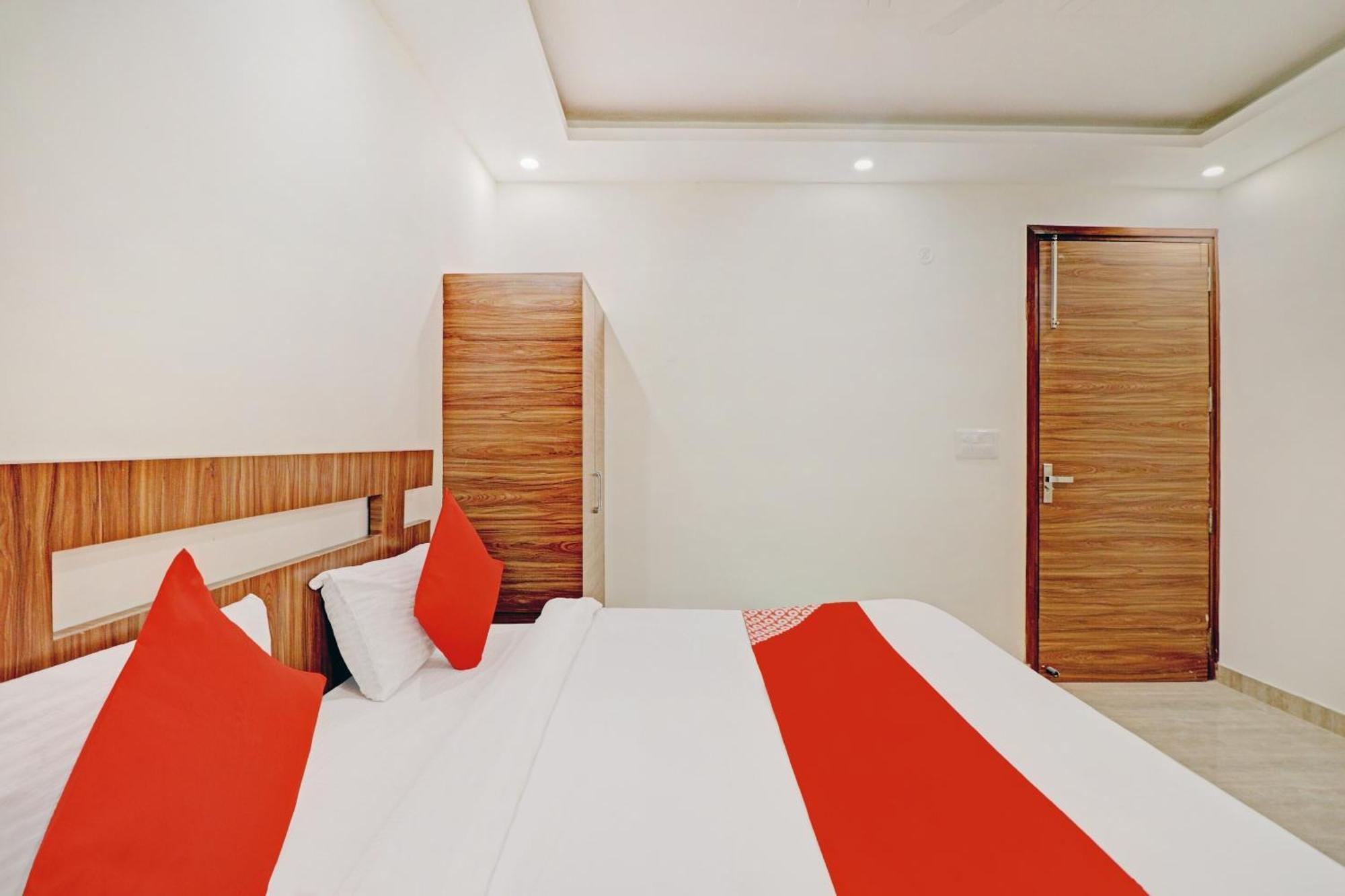 Hotel Oyo Flagship 80946 Galaxy Palace 3*