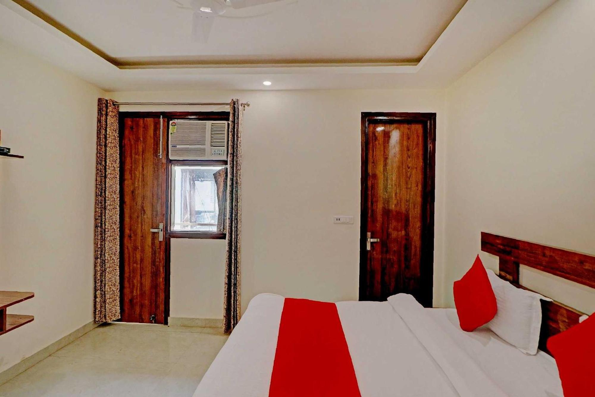 Oyo Flagship 80946 Galaxy Palace