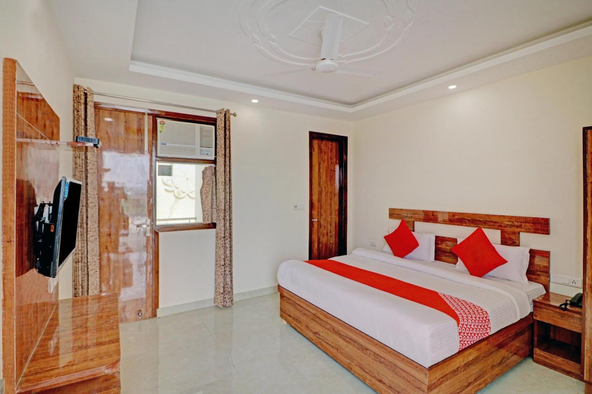 Oyo Flagship 80946 Galaxy Palace Hotel 3*