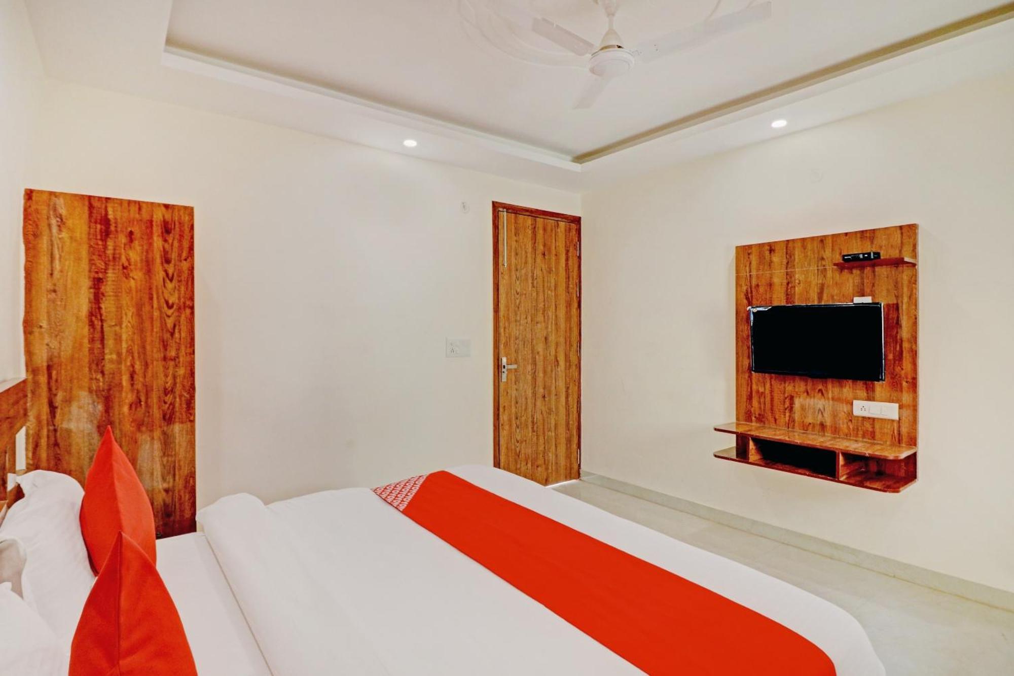 Hotel Oyo Flagship 80946 Galaxy Palace 3*
