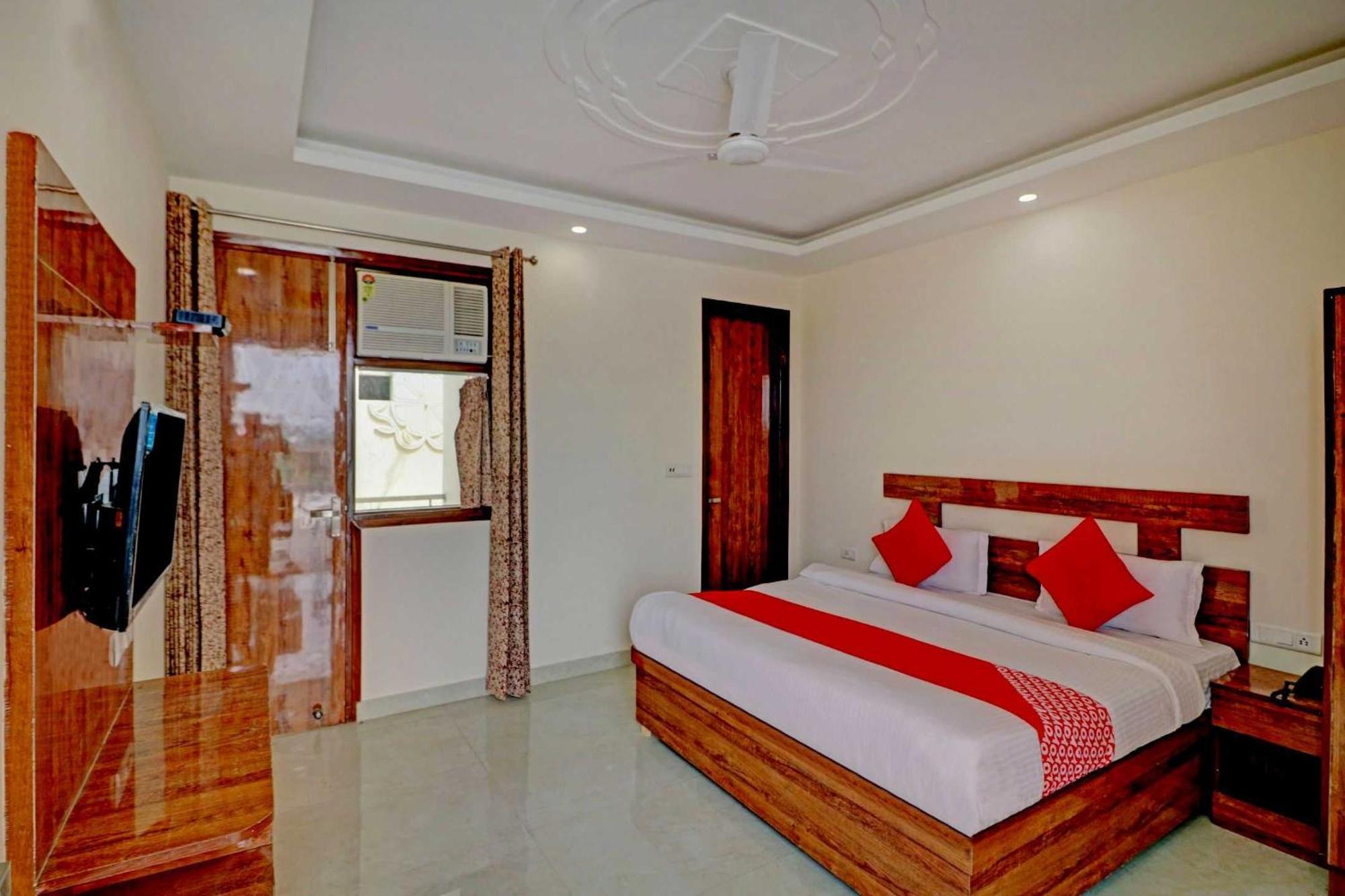 Oyo Flagship 80946 Galaxy Palace Delhi (National Capital Territory of India)