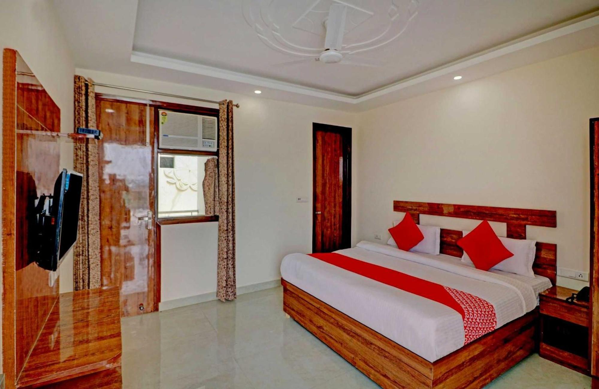 Hotel Oyo Flagship 80946 Galaxy Palace 3*
