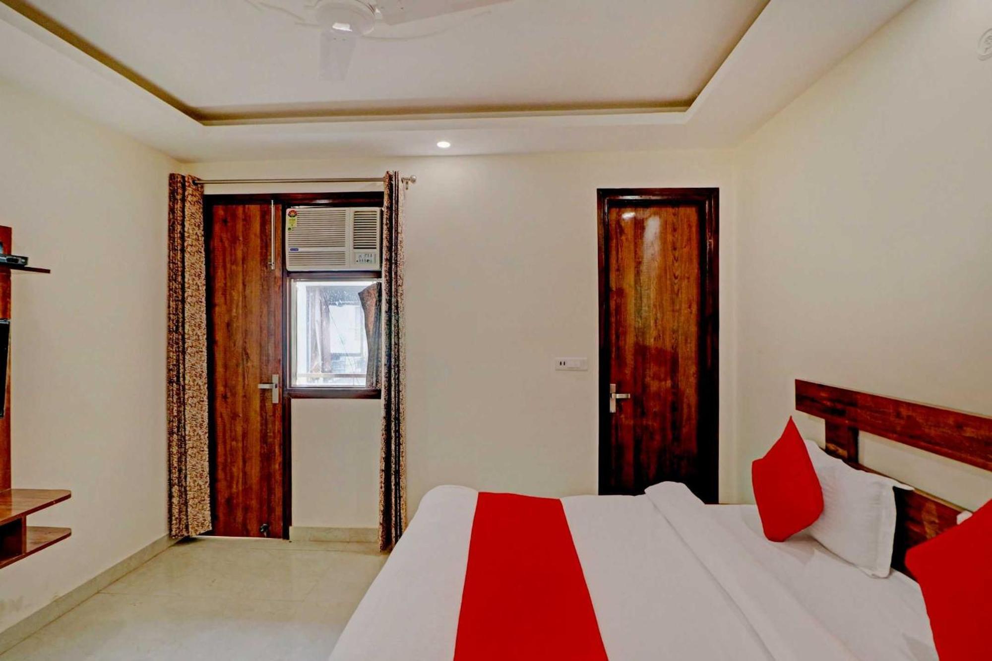Oyo Flagship 80946 Galaxy Palace 3*