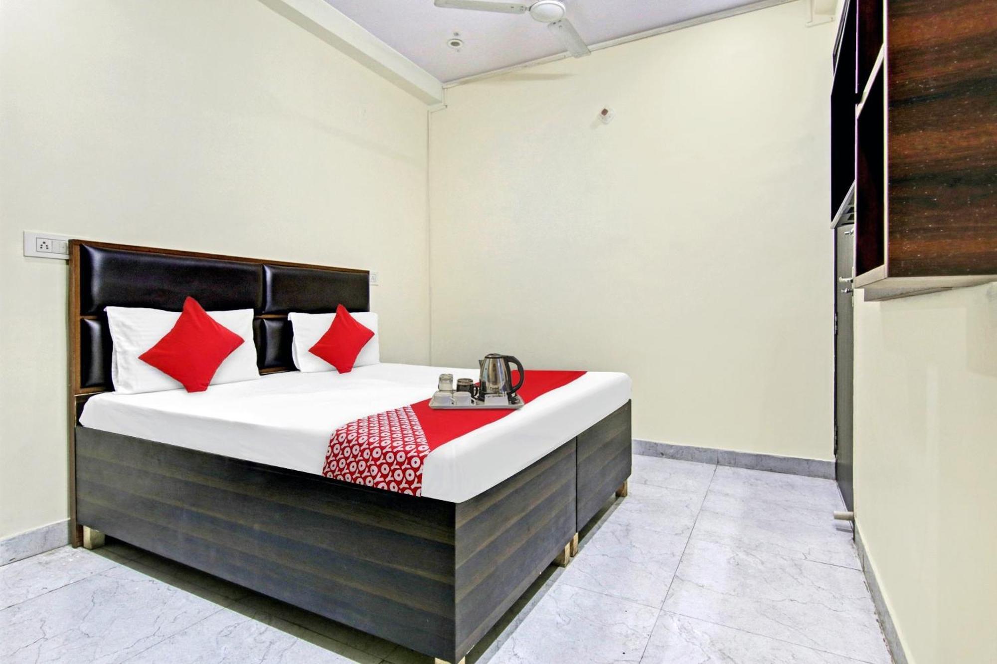 Hotel O Star Light Near Lotus Temple 4*