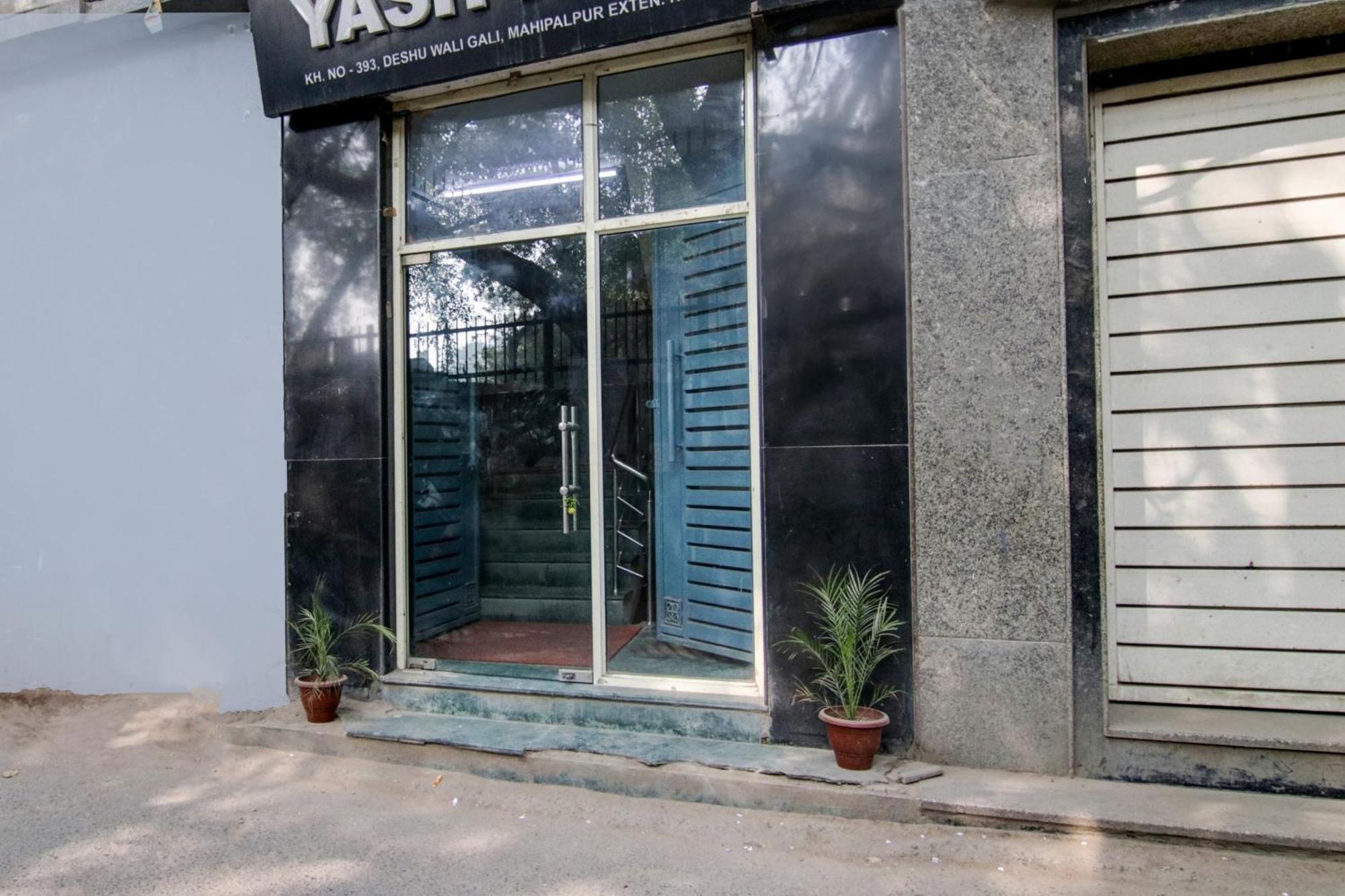 Yash House Hotel