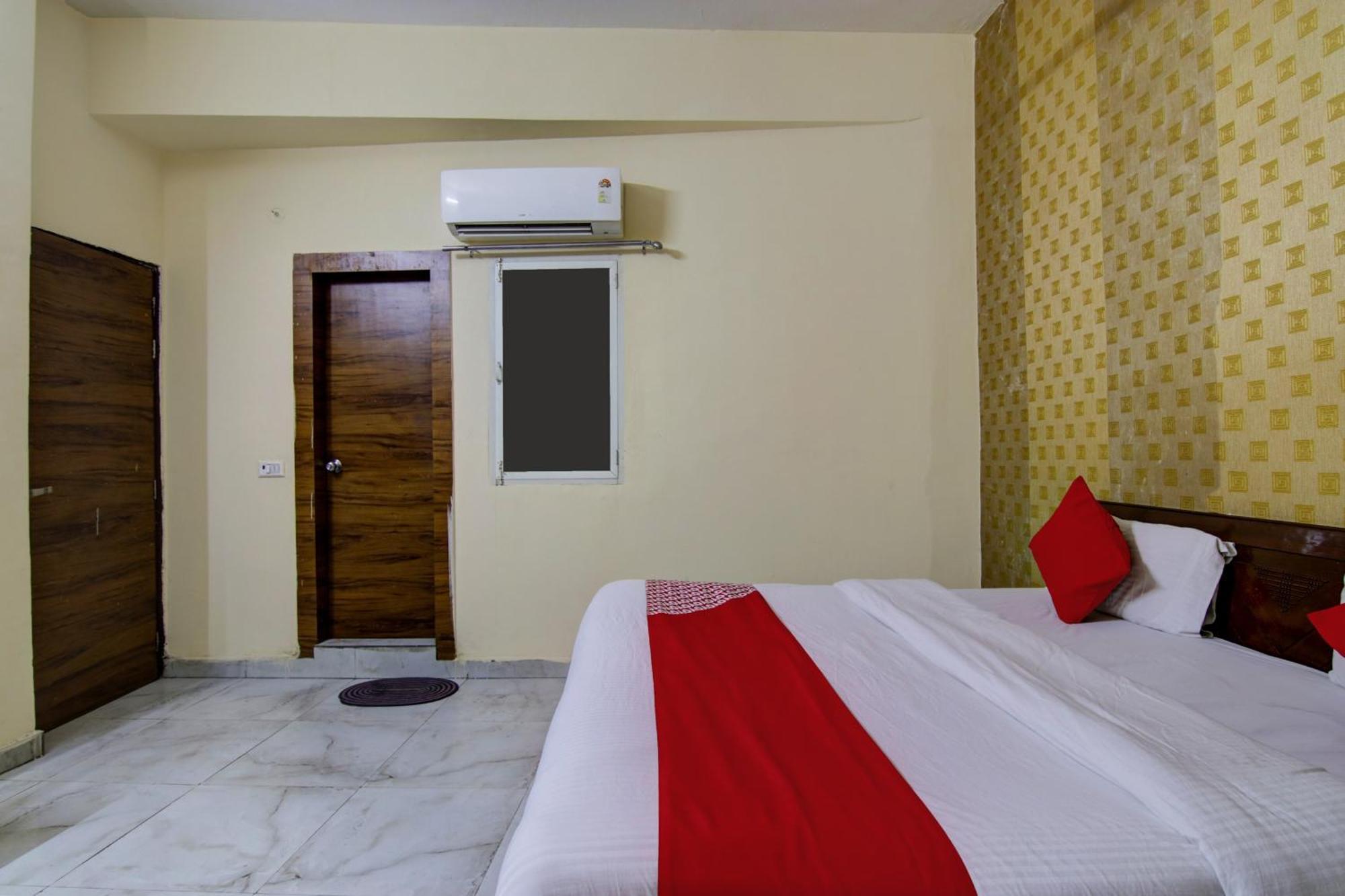 Hotel Yash House 3*