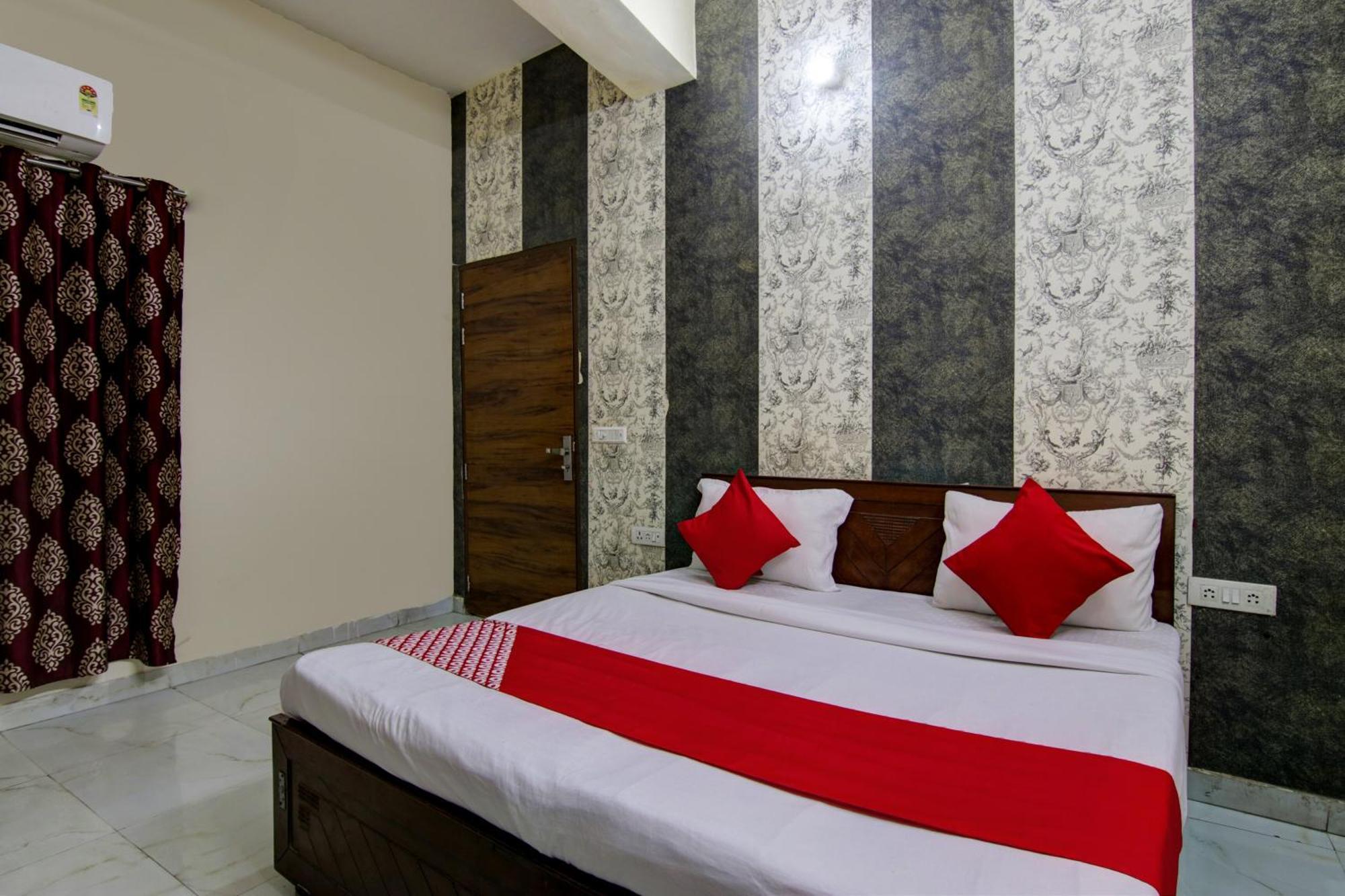 Hotel Yash House New Delhi