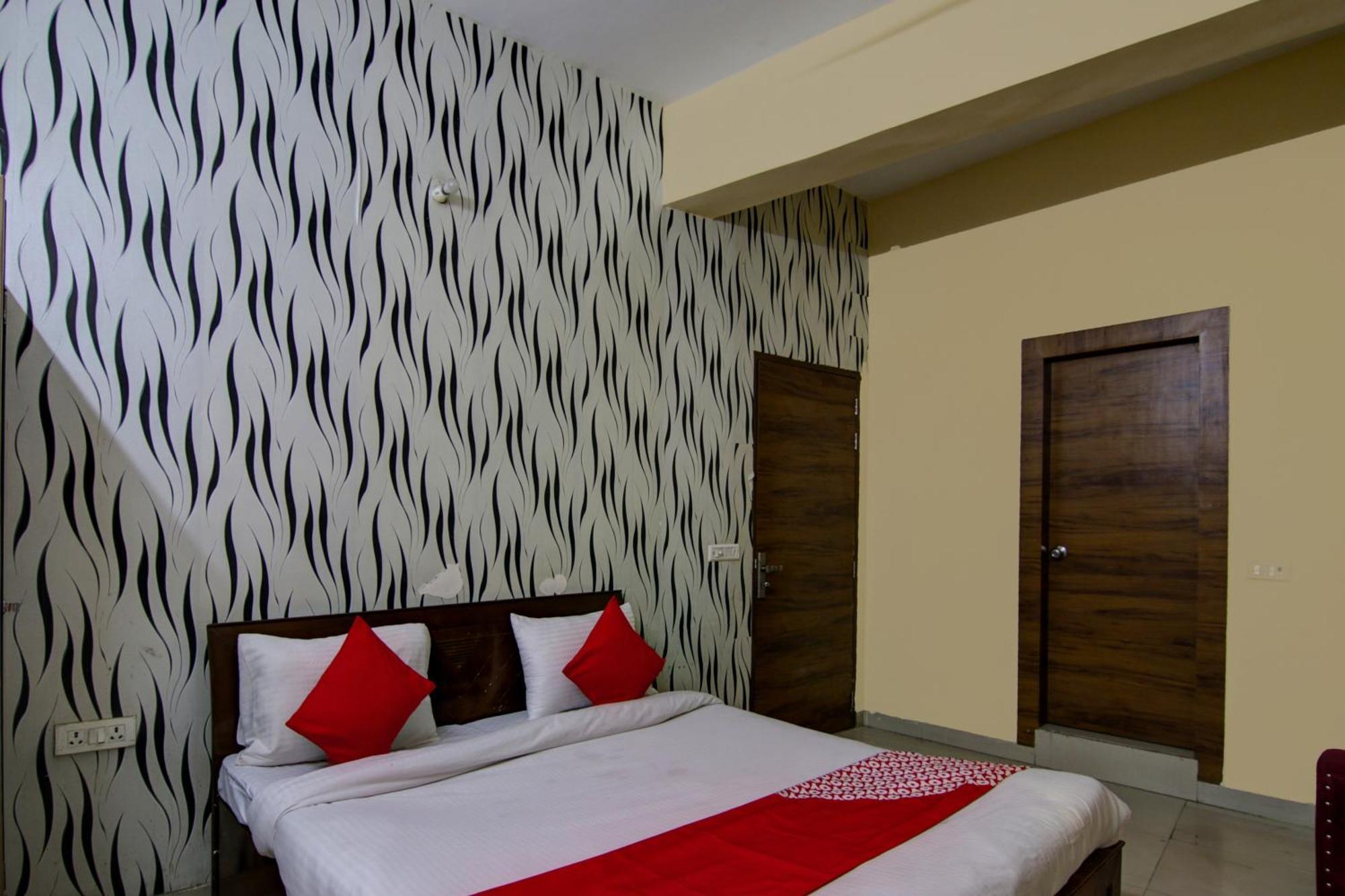 Yash House 3*