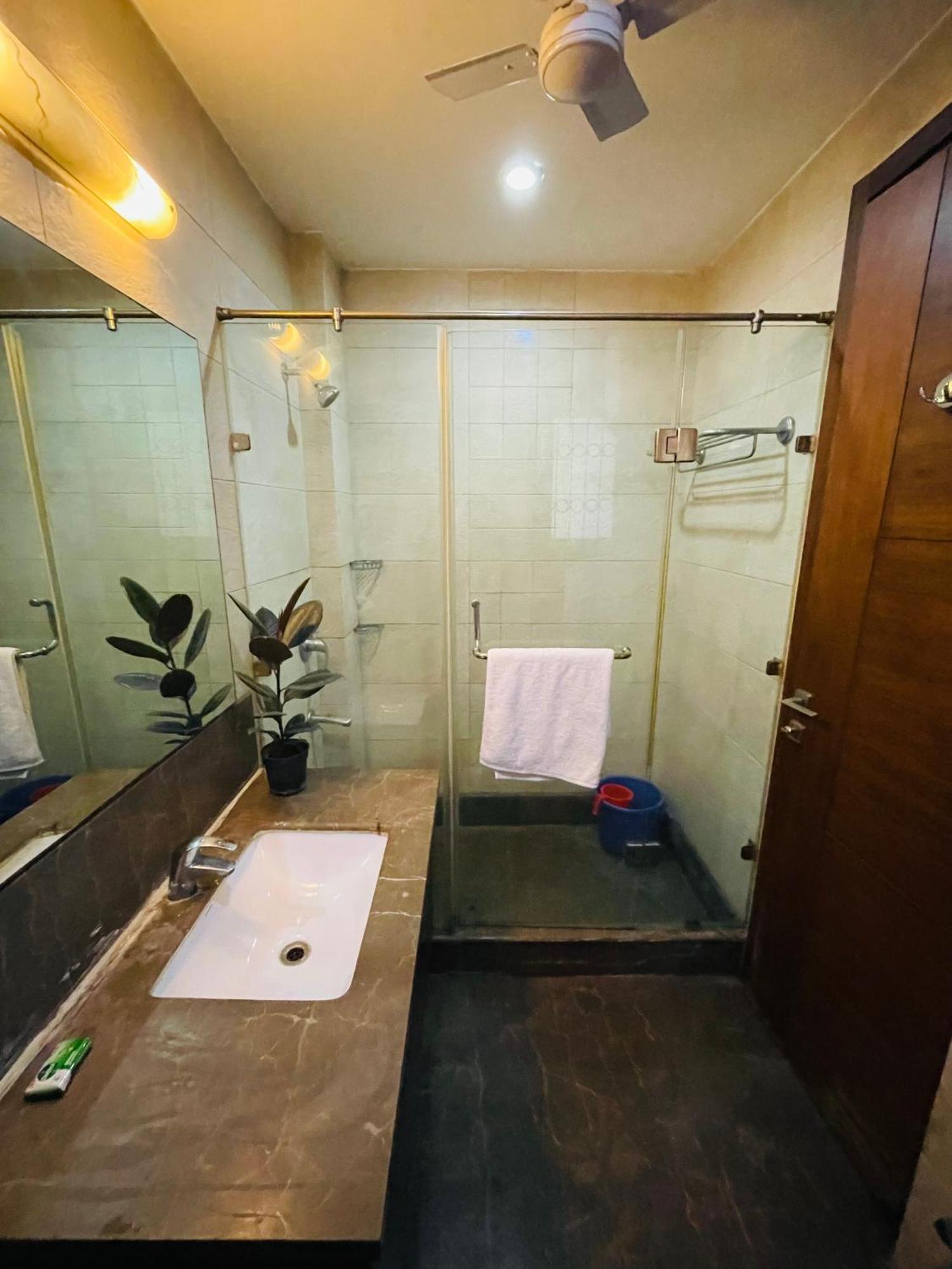 Fortune Service 4bhk,j191 Saket * New Delhi