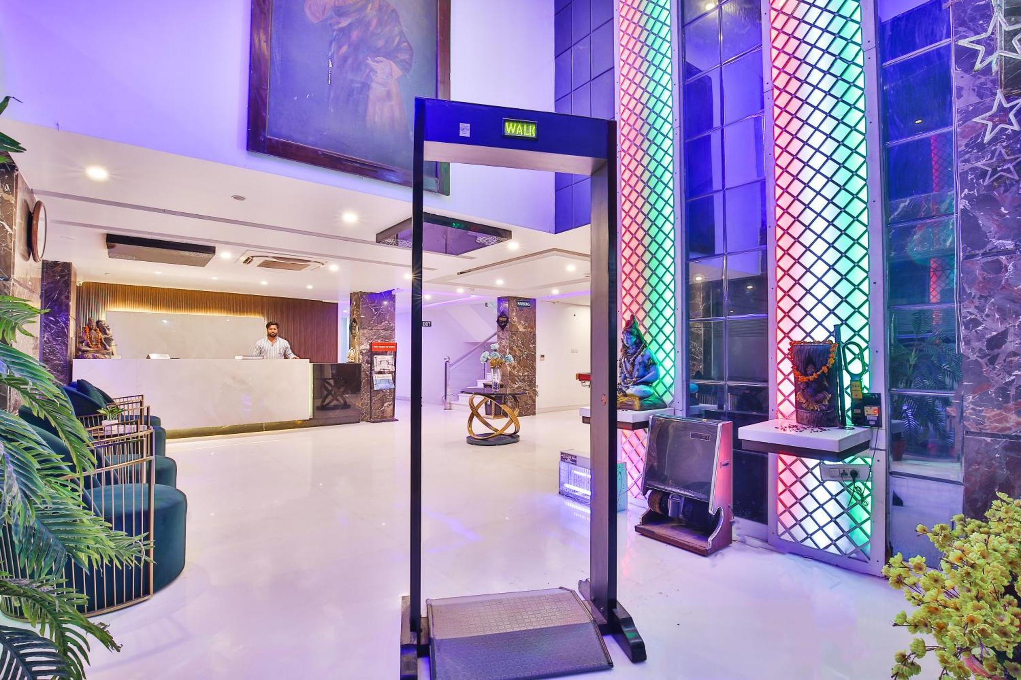 Staybook Hotel Uppal International 4*