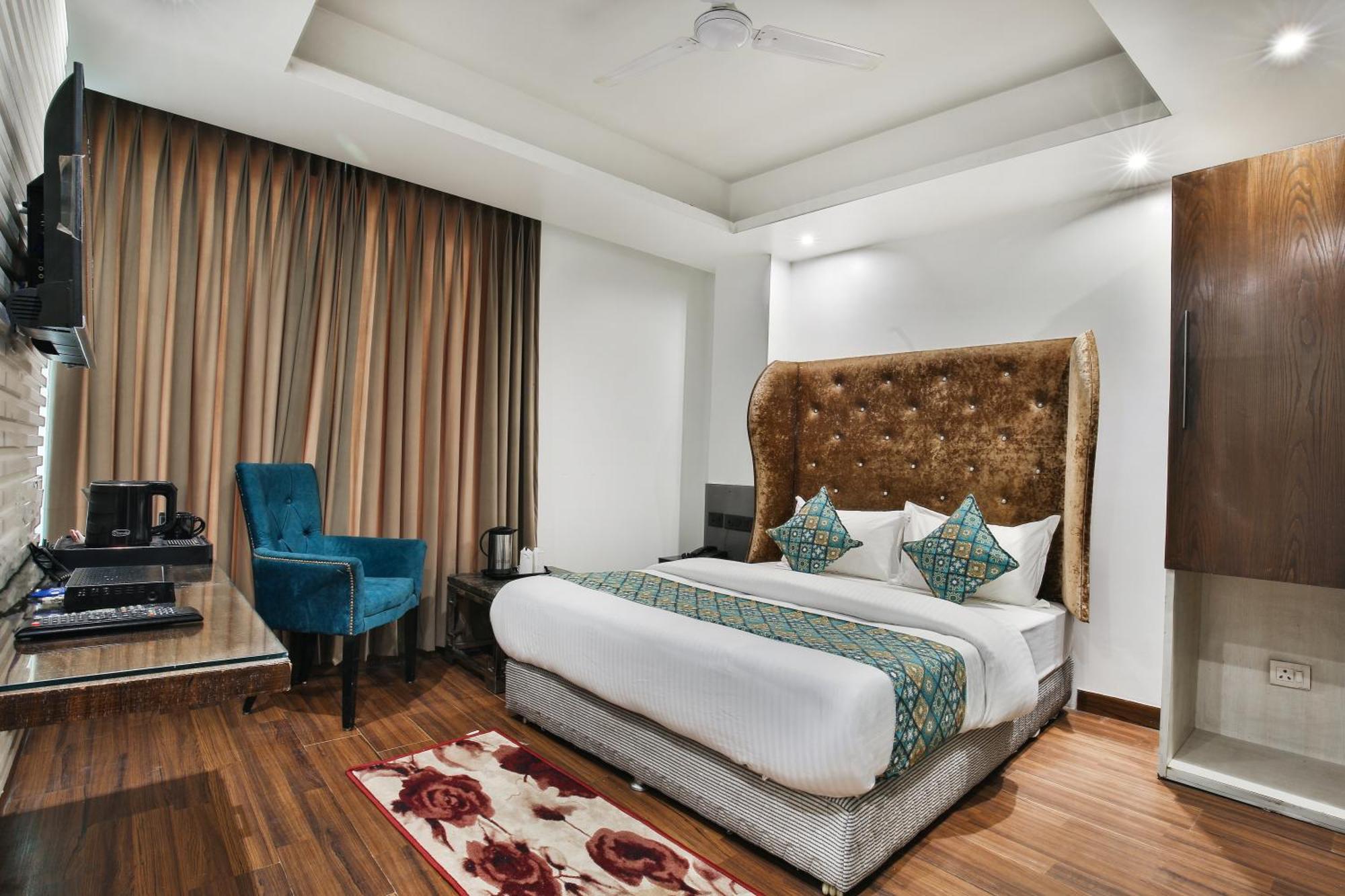 Staybook Hotel Uppal International Hotel 4*