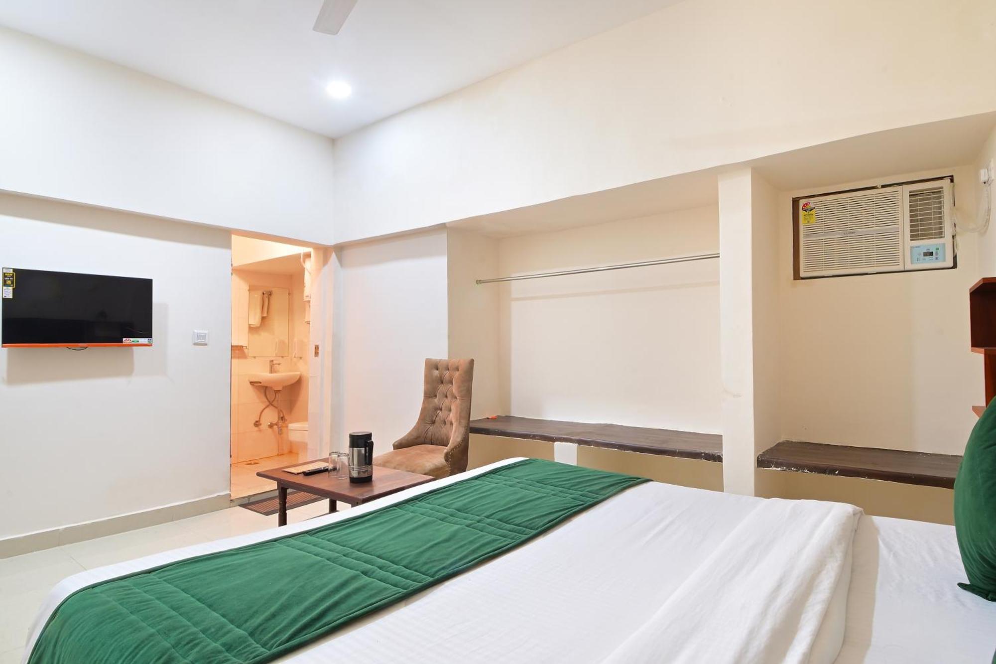 Chowdhry Tourist - Railway Station - 2 Minutes Walk Hotel