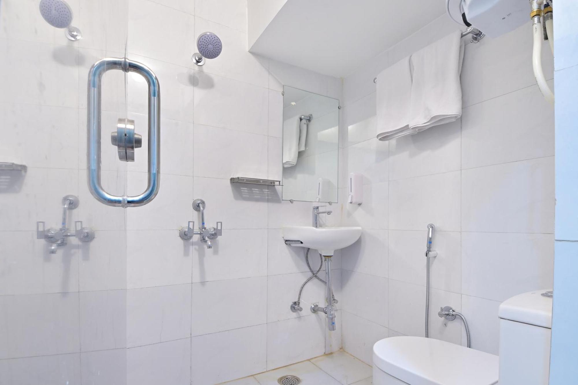 Chowdhry Tourist - Railway Station - 2 Minutes Walk Hotel New Delhi