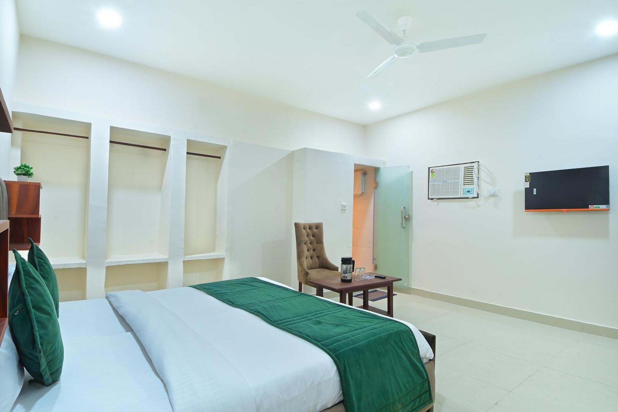 Chowdhry Tourist - Railway Station - 2 Minutes Walk Hotel
