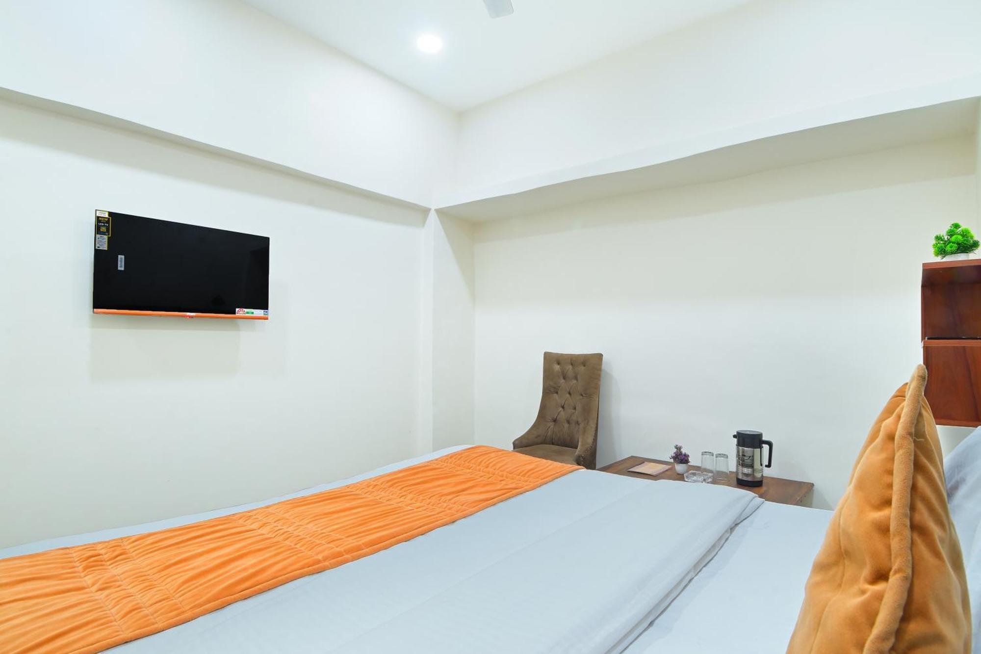 Chowdhry Tourist - Railway Station - 2 Minutes Walk Hotel 2*