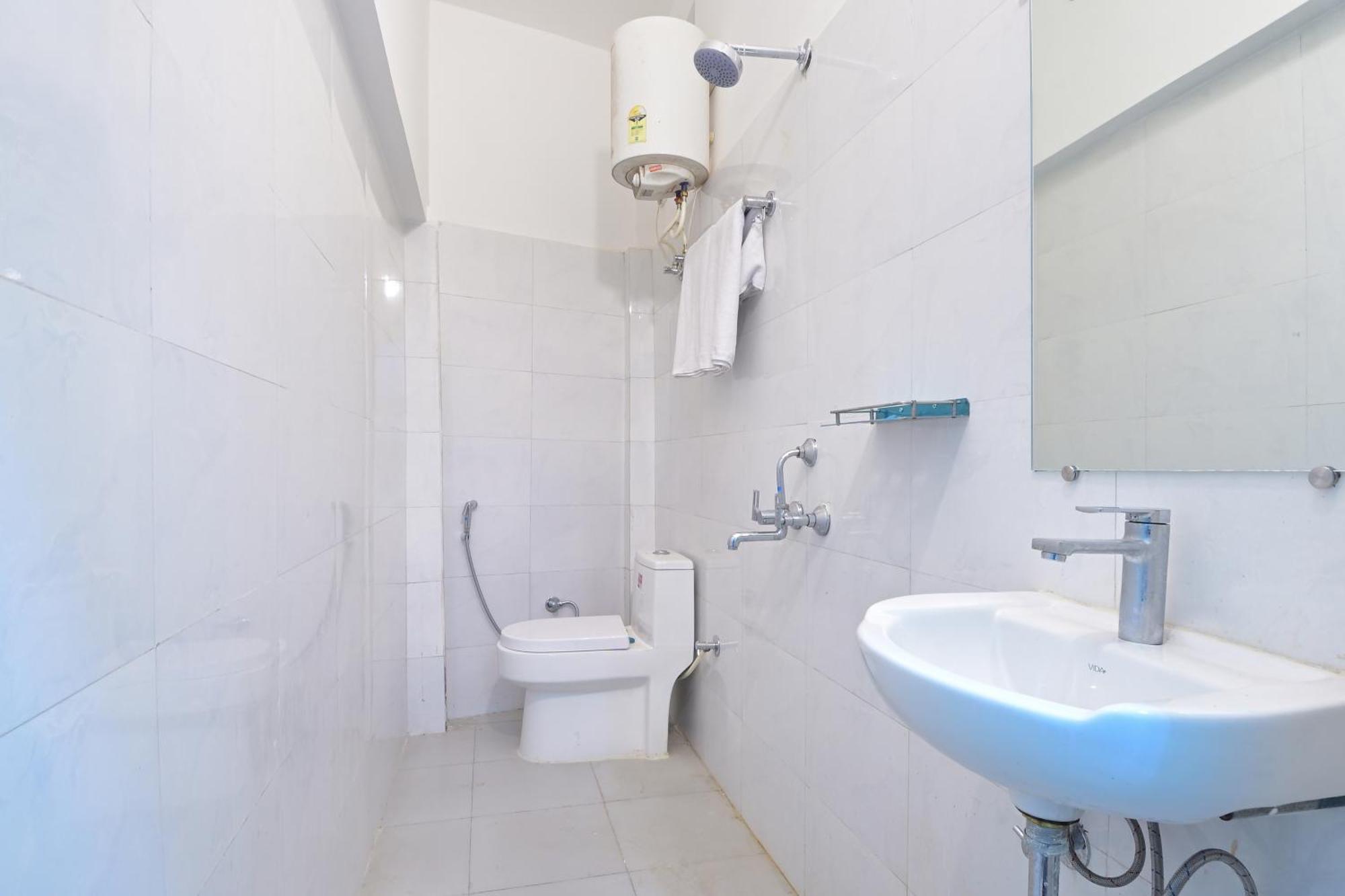 Chowdhry Tourist - Railway Station - 2 Minutes Walk Hotel New Delhi