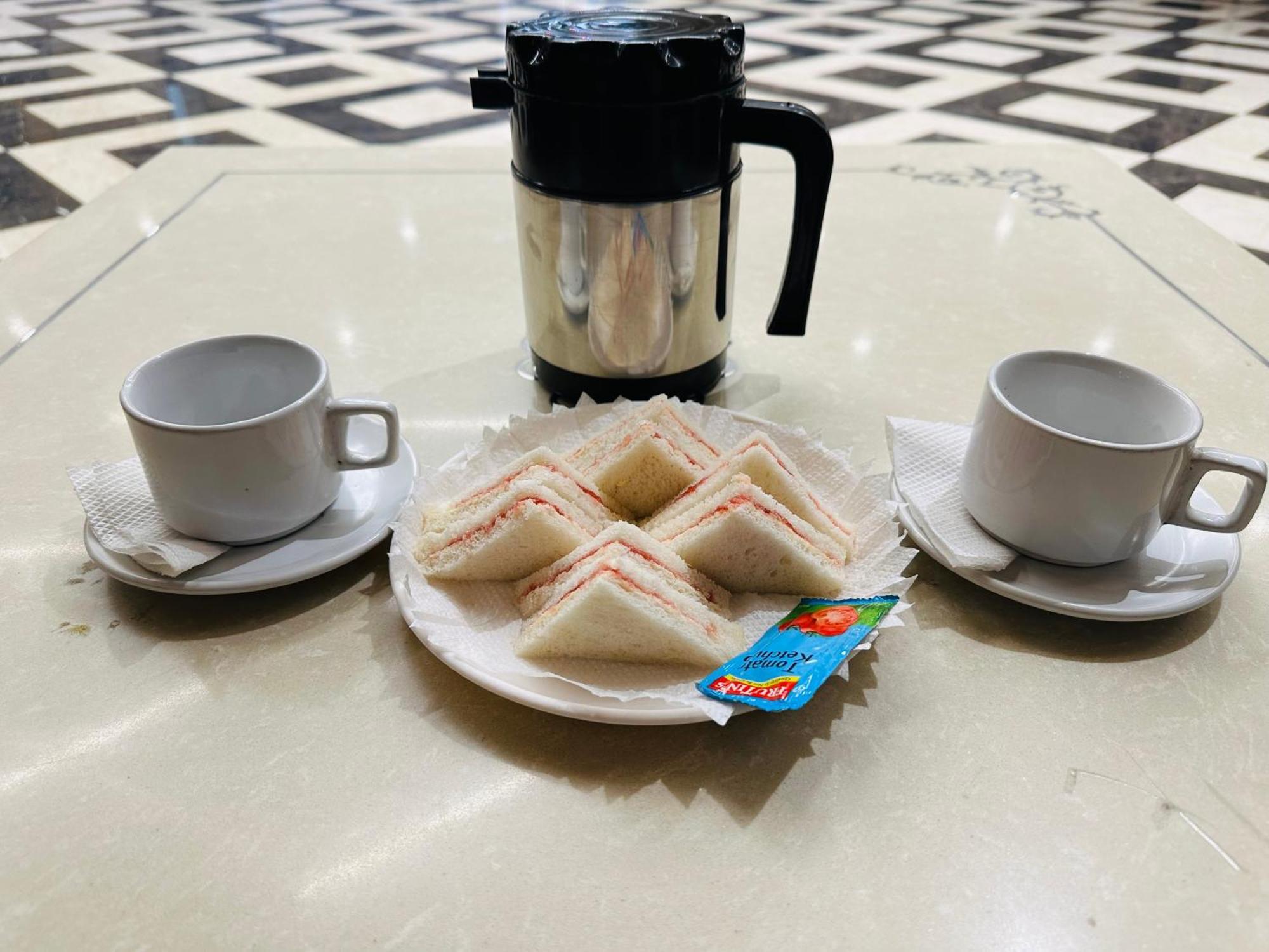 Chowdhry Tourist - Railway Station - 2 Minutes Walk Hotel 2*